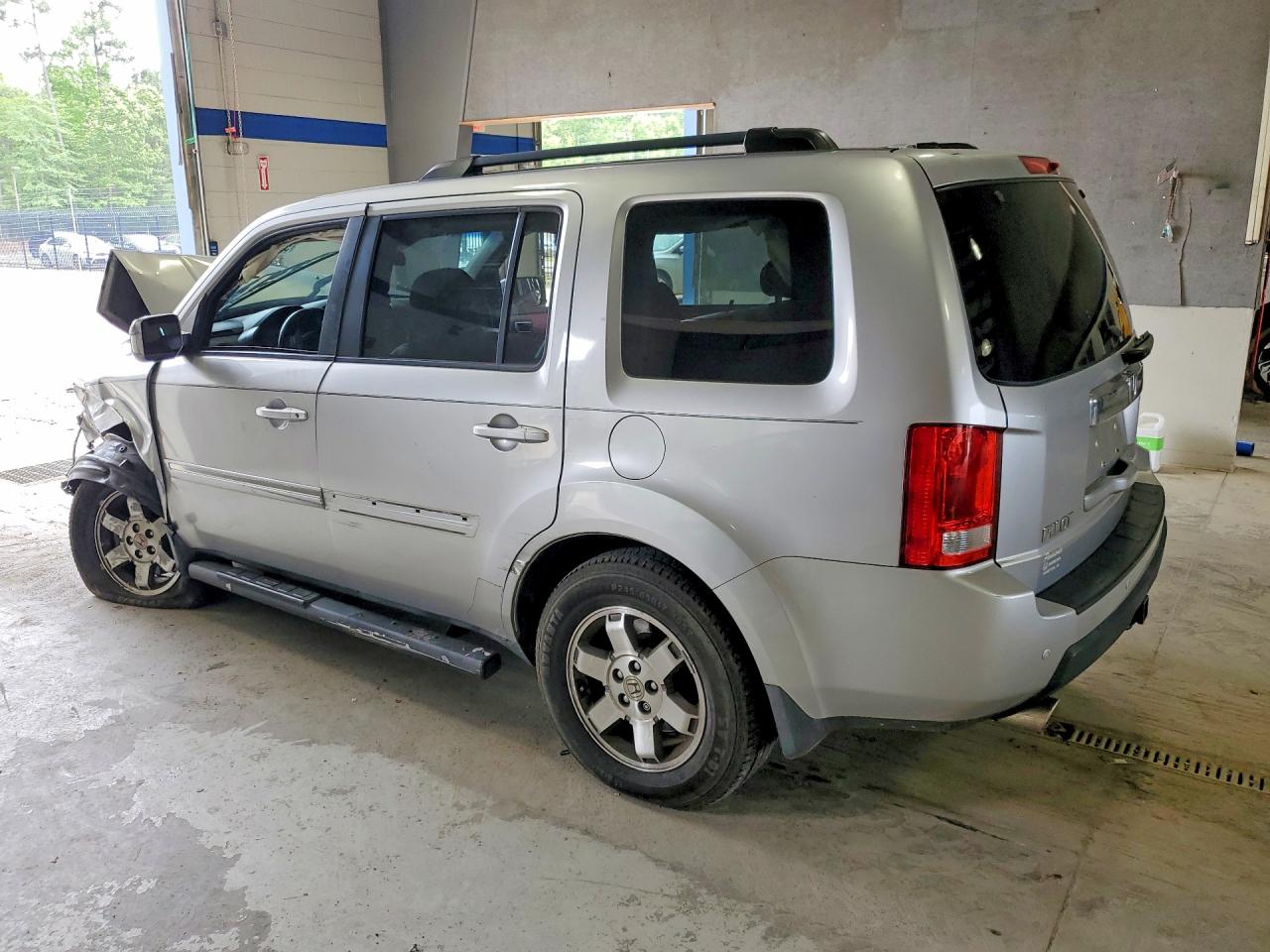 2010 Honda Pilot Touring Silver vin: 5FNYF3H96AB006684