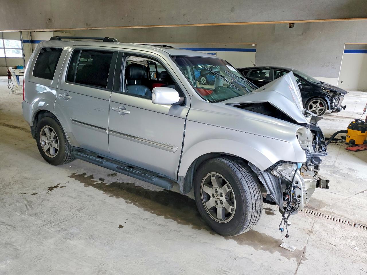 2010 Honda Pilot Touring Silver vin: 5FNYF3H96AB006684