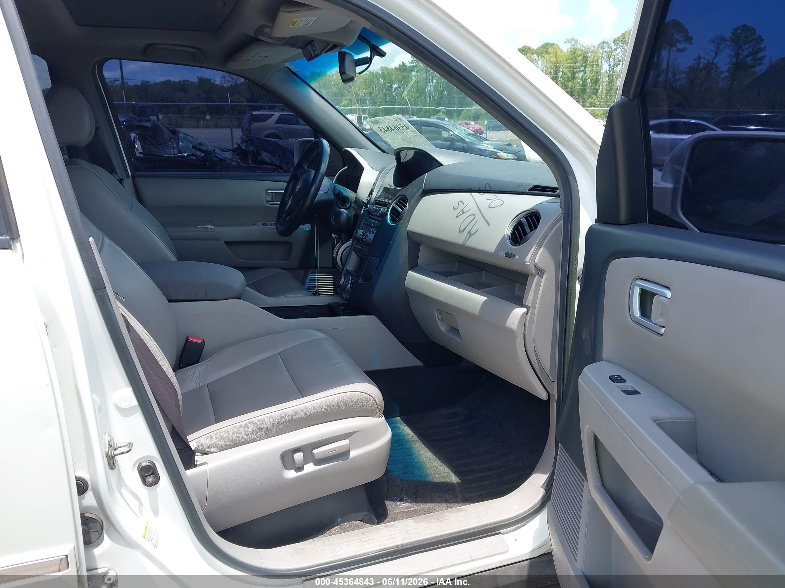 2013 Honda Pilot Touring White vin: 5FNYF3H96DB004129