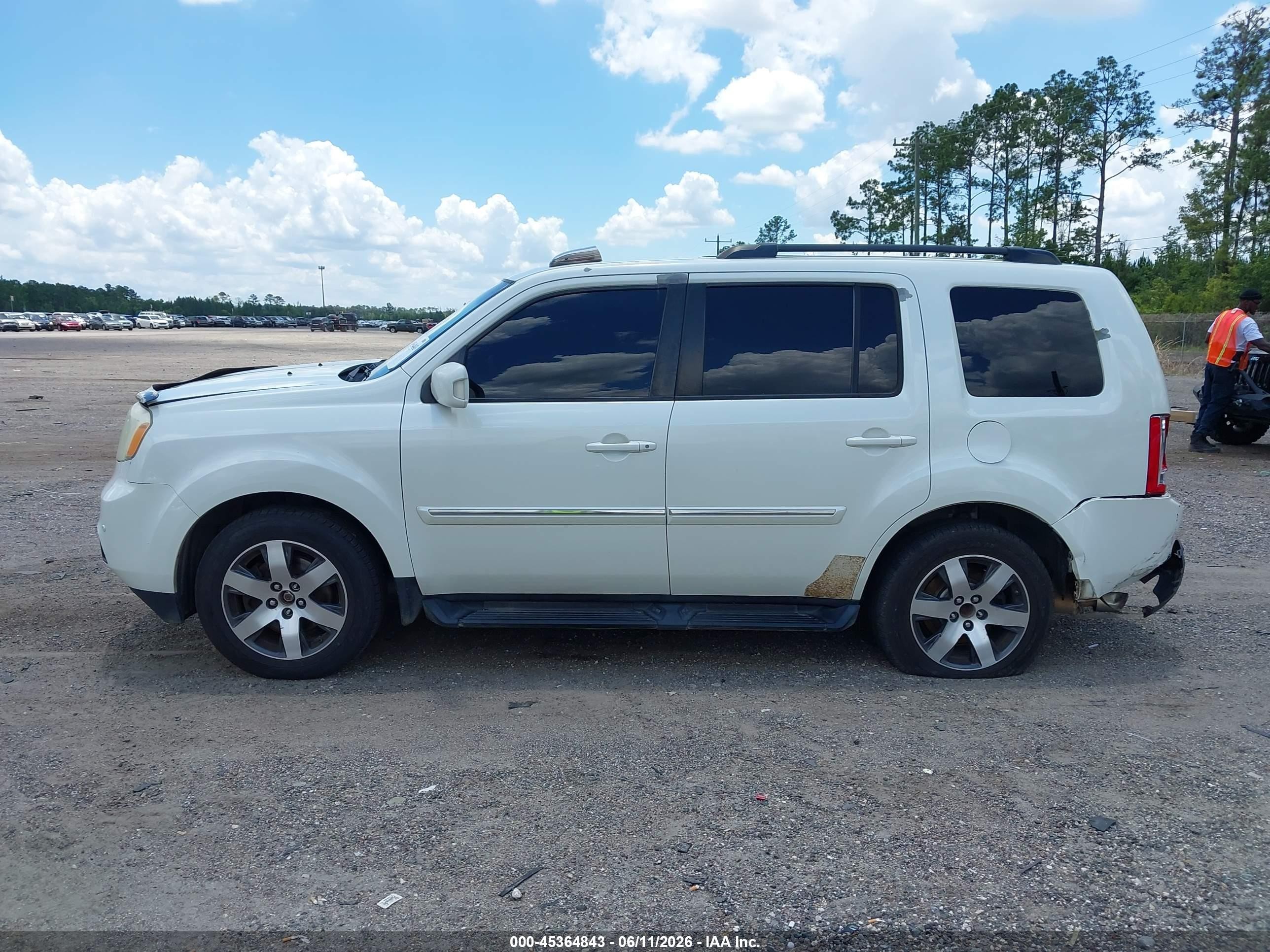 2013 Honda Pilot Touring White vin: 5FNYF3H96DB004129