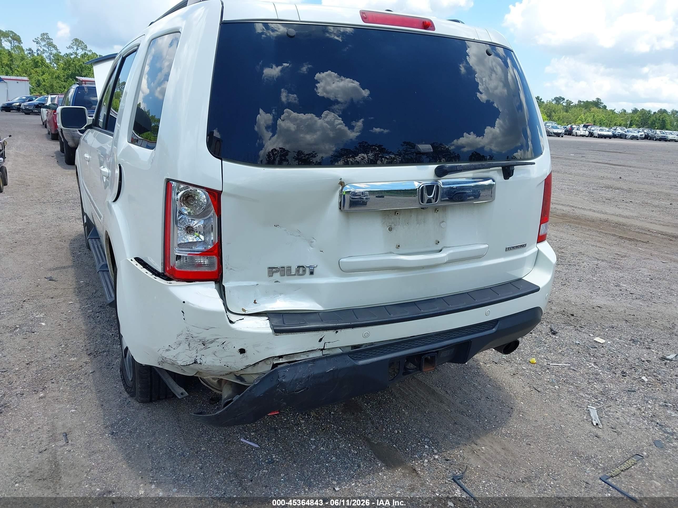 2013 Honda Pilot Touring White vin: 5FNYF3H96DB004129