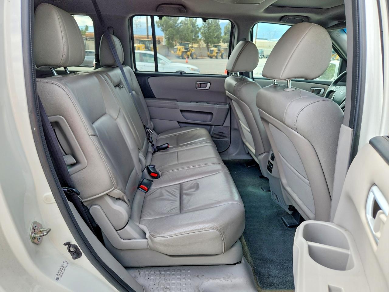 2015 Honda Pilot Touring White vin: 5FNYF3H96FB013657
