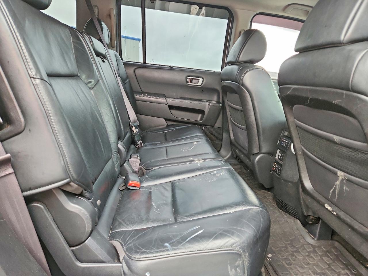 2011 Honda Pilot Touring Silver vin: 5FNYF3H97BB005173
