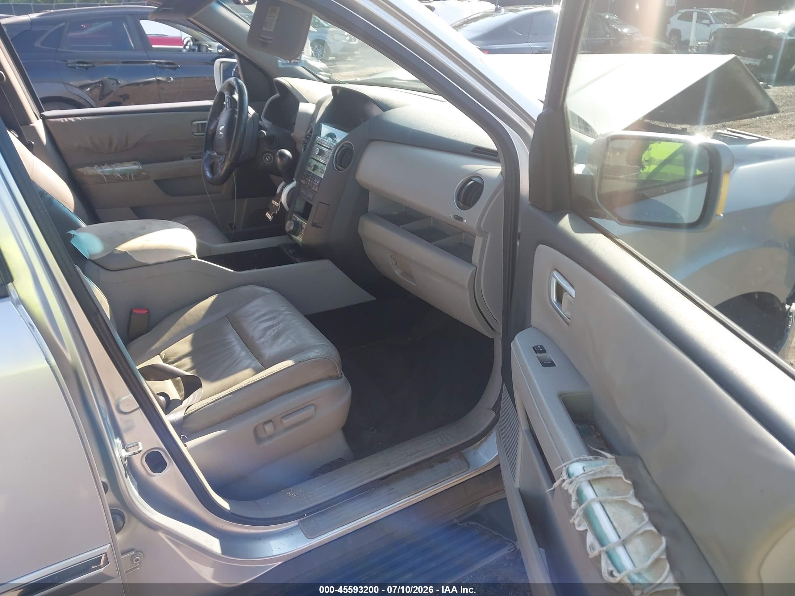 2011 Honda Pilot Touring Silver vin: 5FNYF3H97BB013600