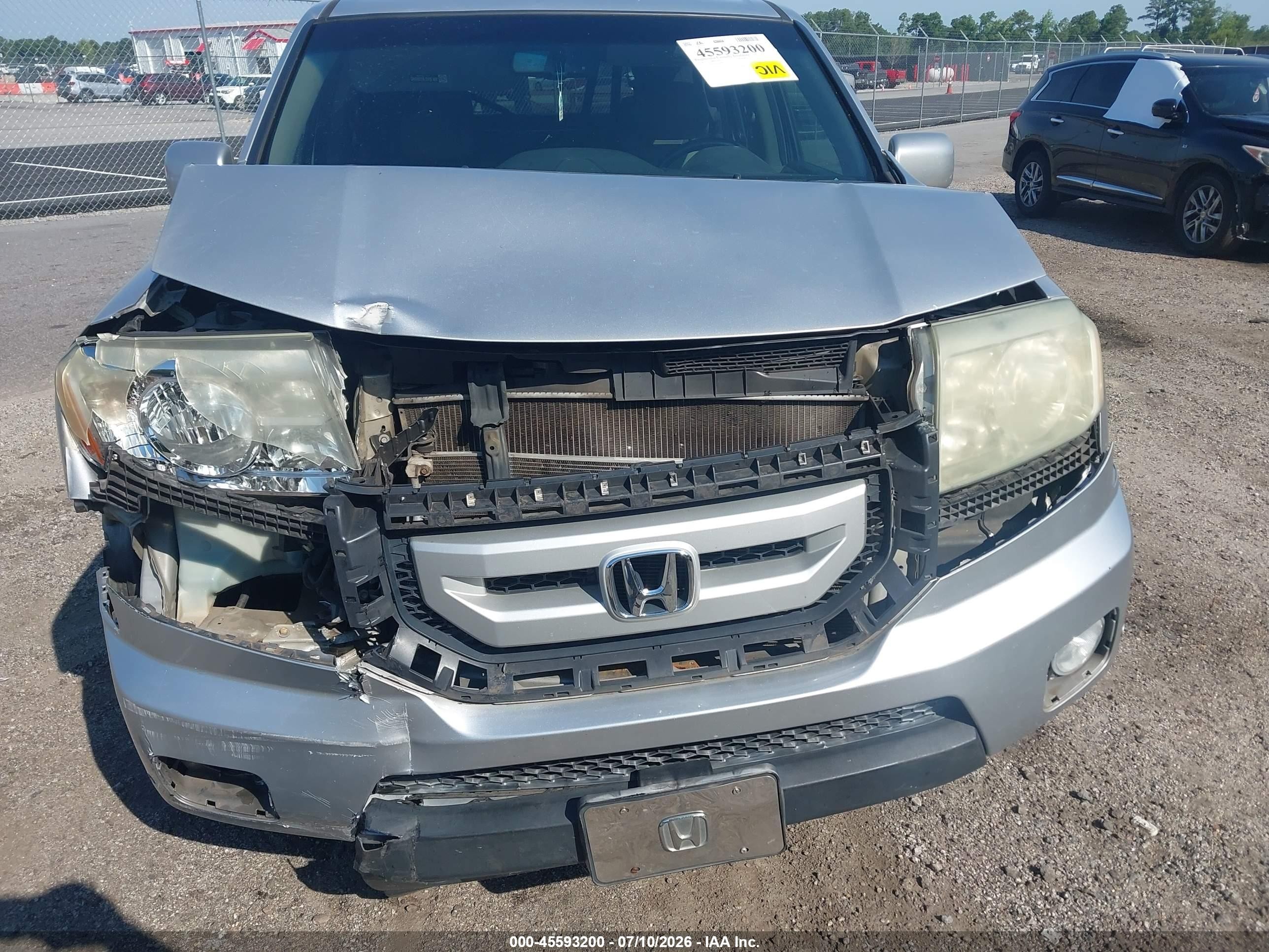 2011 Honda Pilot Touring Silver vin: 5FNYF3H97BB013600
