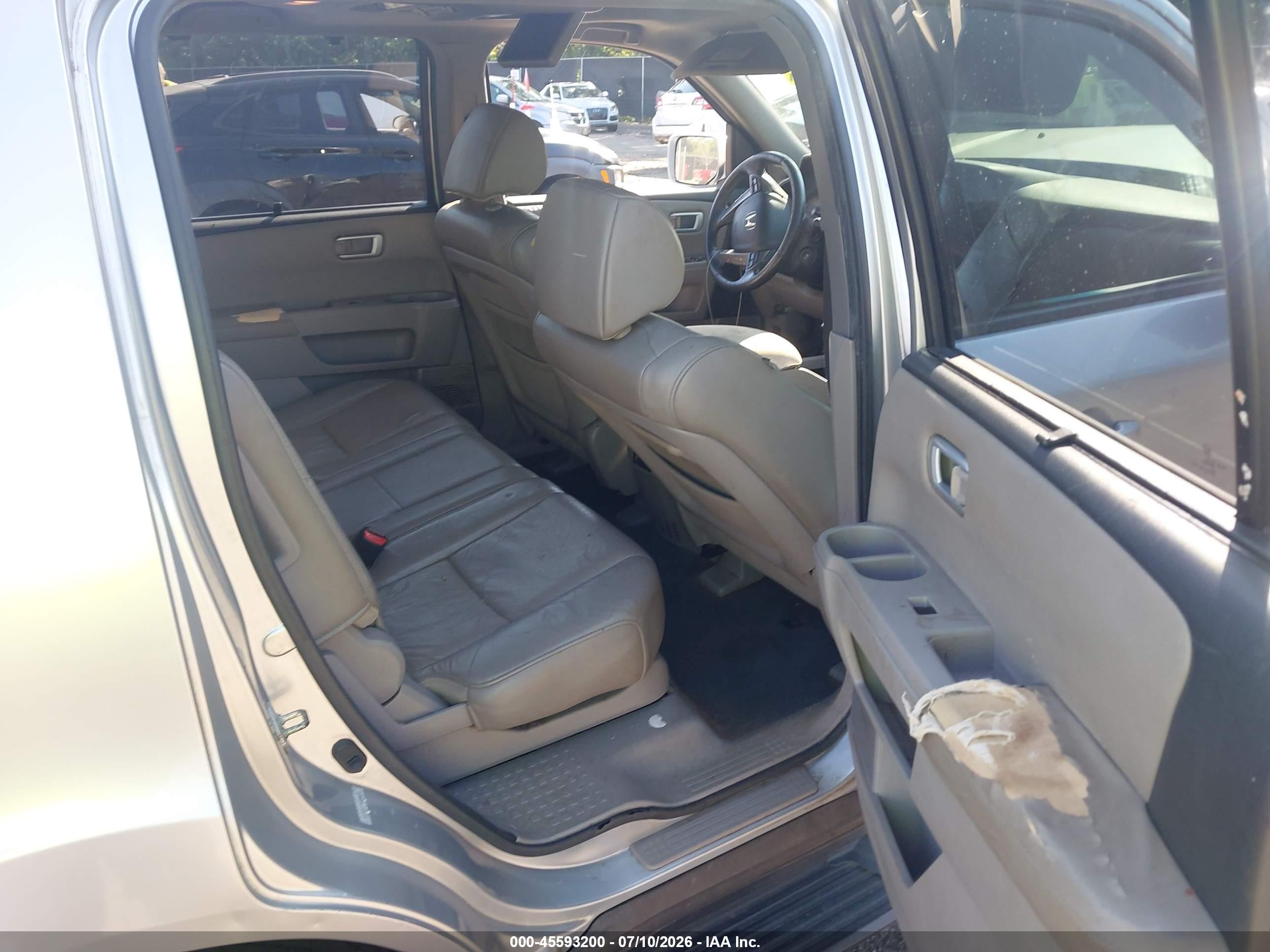 2011 Honda Pilot Touring Silver vin: 5FNYF3H97BB013600