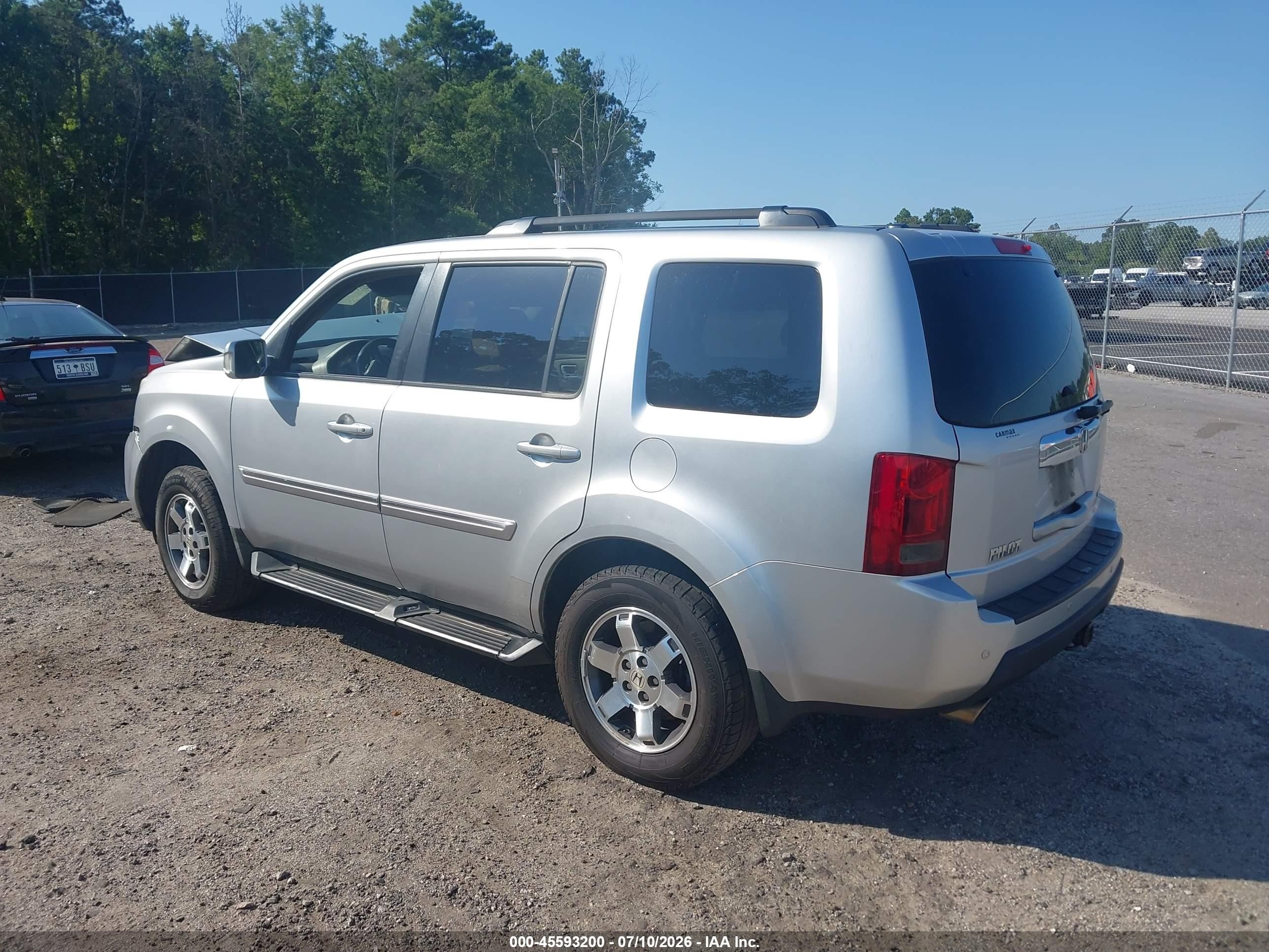 2011 Honda Pilot Touring Silver vin: 5FNYF3H97BB013600
