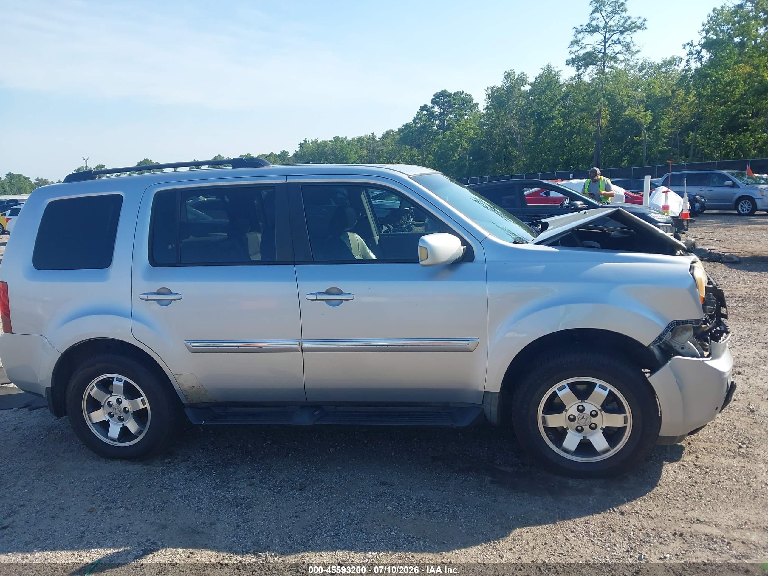 2011 Honda Pilot Touring Silver vin: 5FNYF3H97BB013600