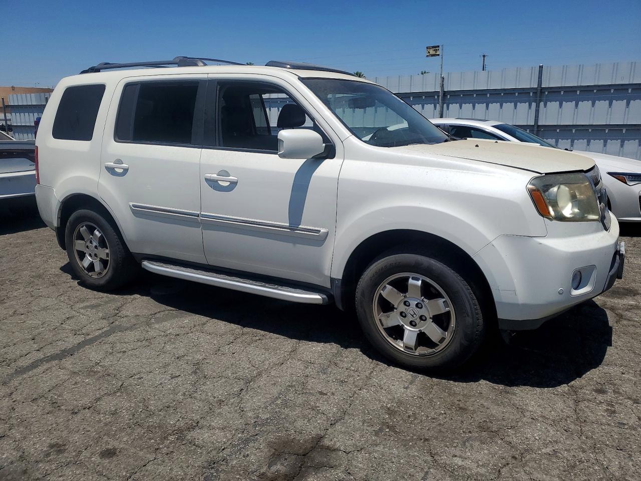 2011 Honda Pilot Touring White vin: 5FNYF3H97BB052252