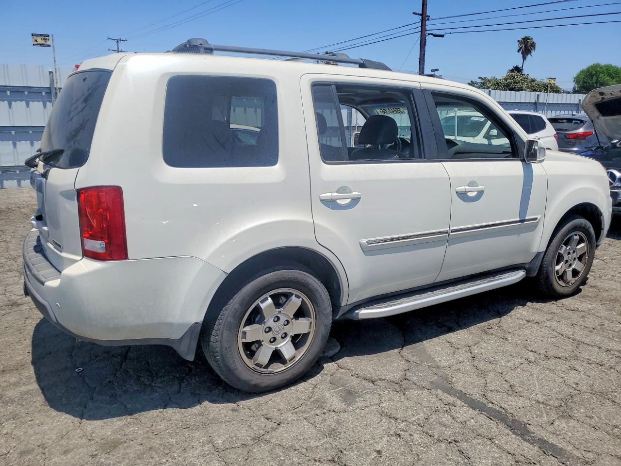 2011 Honda Pilot Touring White vin: 5FNYF3H97BB052252
