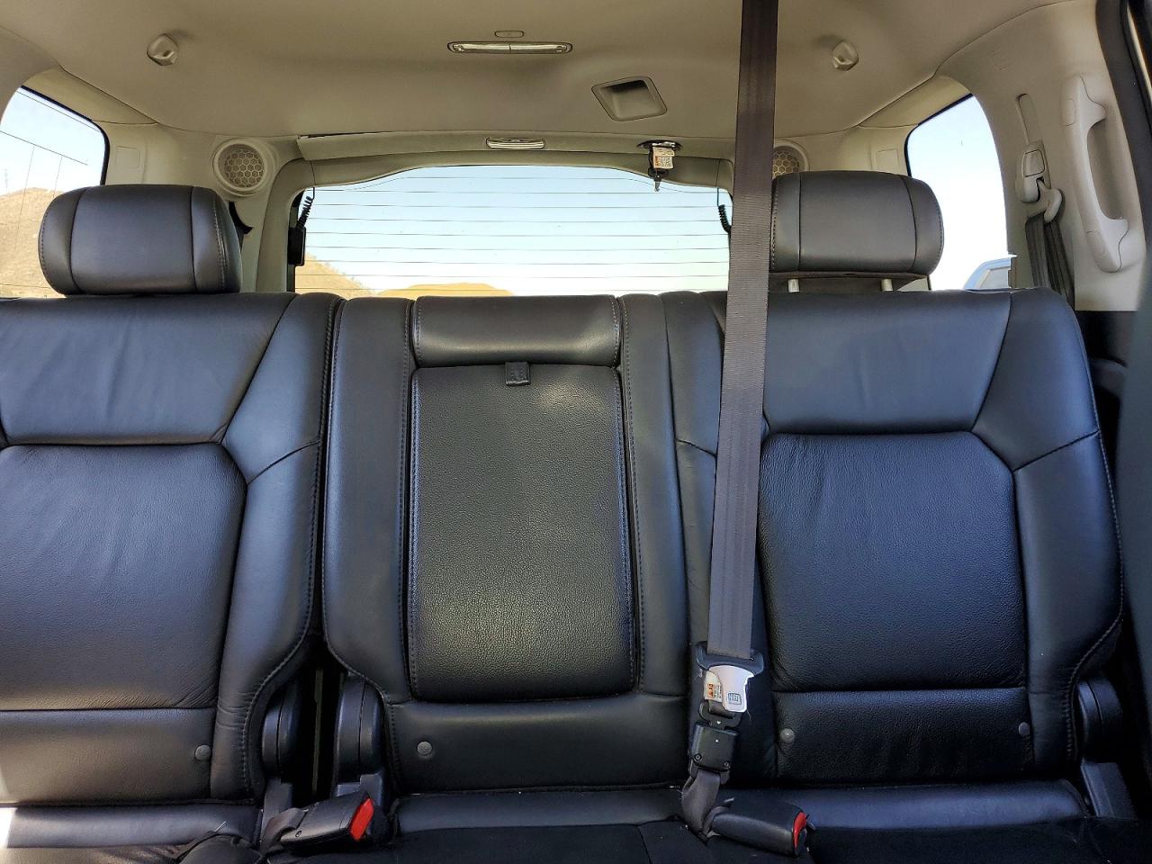 2011 Honda Pilot Touring White vin: 5FNYF3H97BB052252