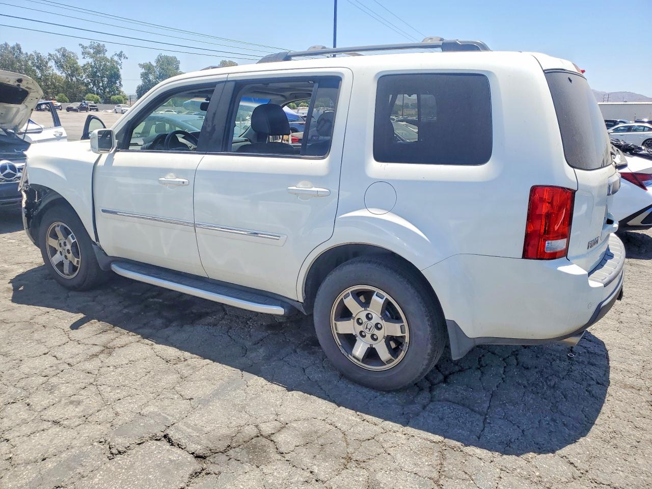 2011 Honda Pilot Touring White vin: 5FNYF3H97BB052252