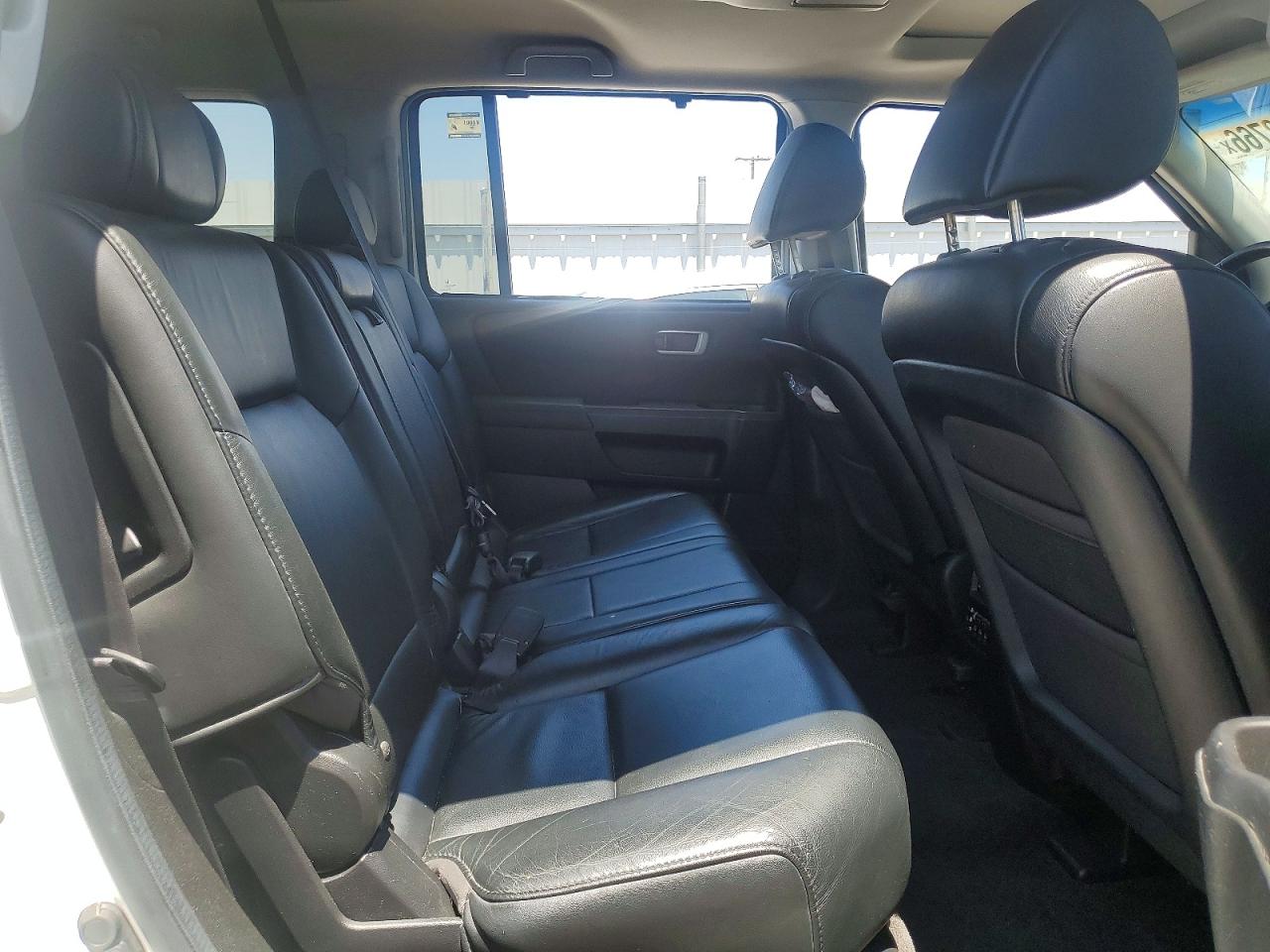 2011 Honda Pilot Touring White vin: 5FNYF3H97BB052252