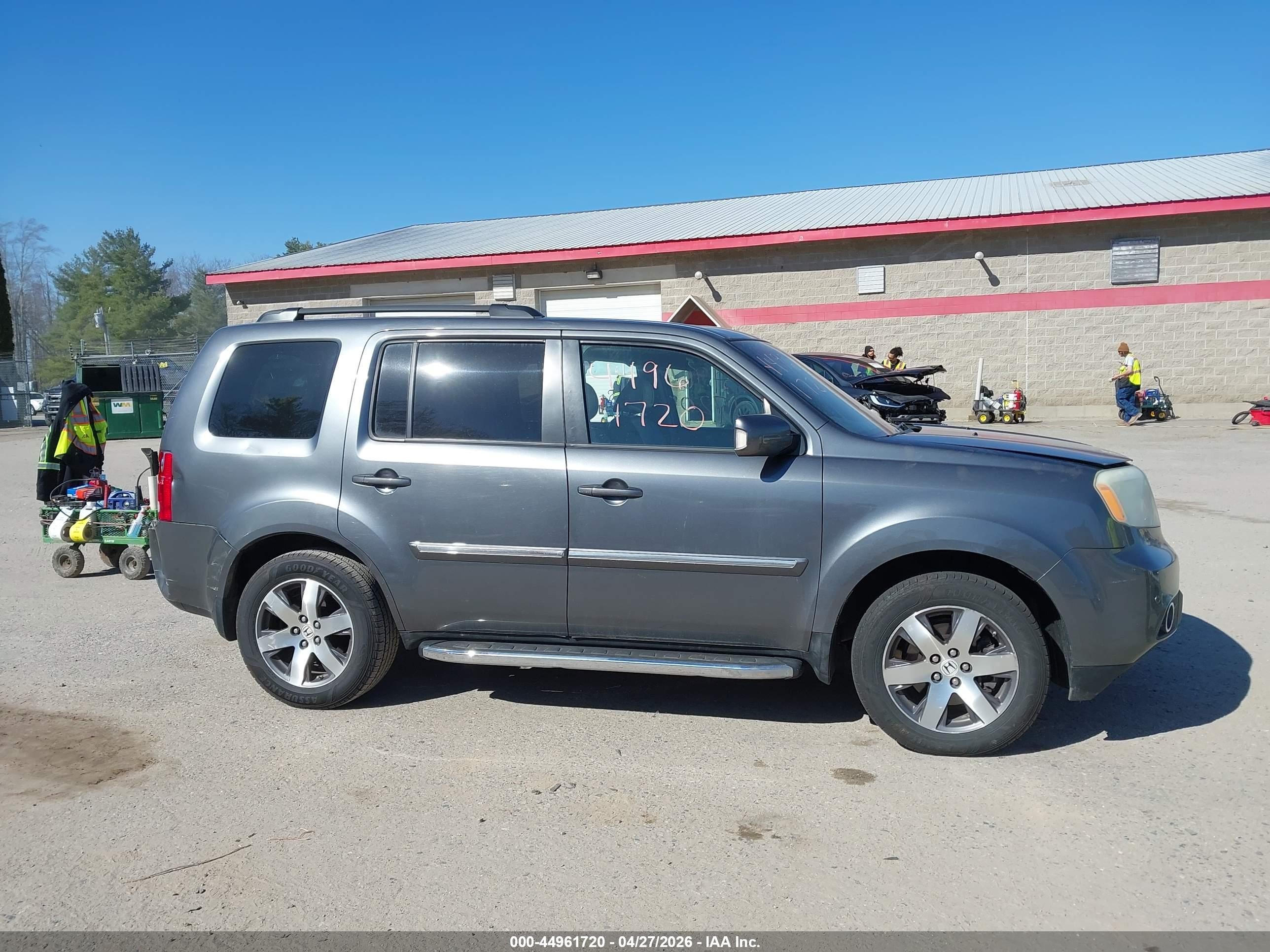 2012 Honda Pilot Touring Gray vin: 5FNYF3H97CB006471