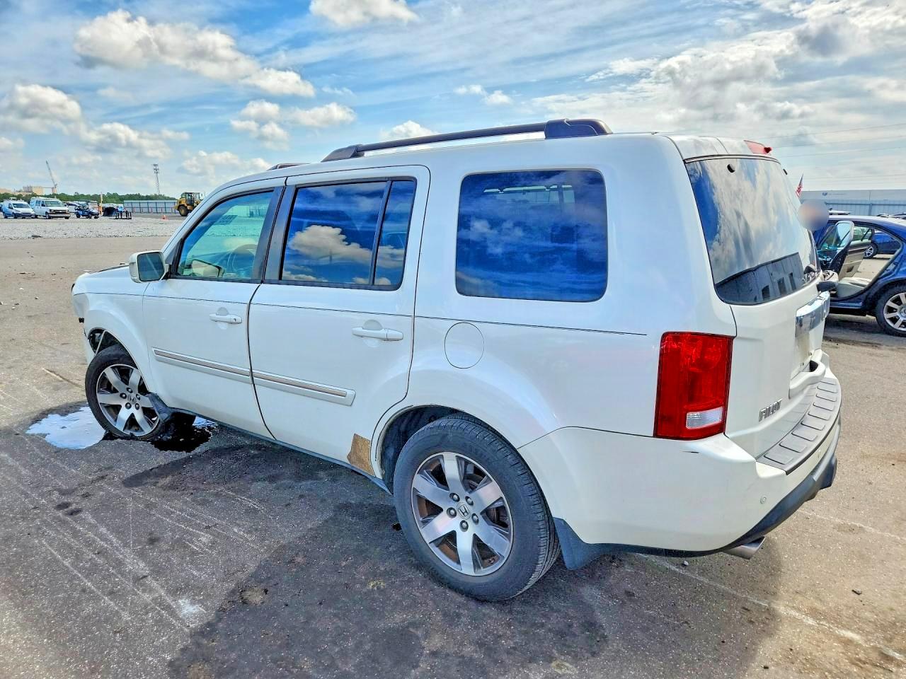 2012 Honda Pilot White vin: 5FNYF3H97CB012710