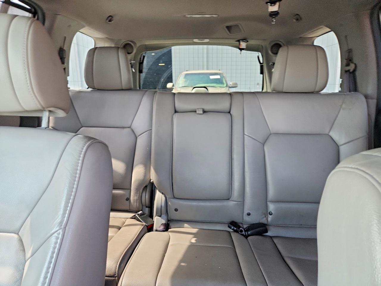 2012 Honda Pilot White vin: 5FNYF3H97CB012710