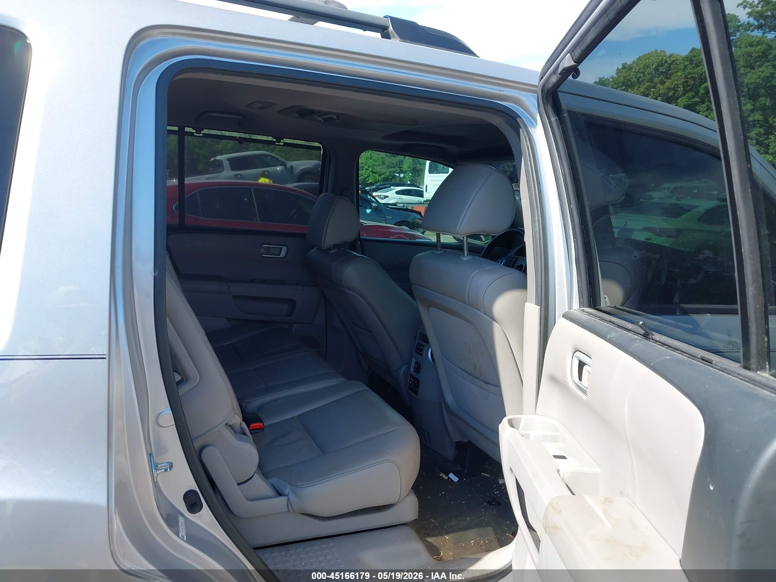 2014 Honda Pilot Touring Silver vin: 5FNYF3H97EB020924