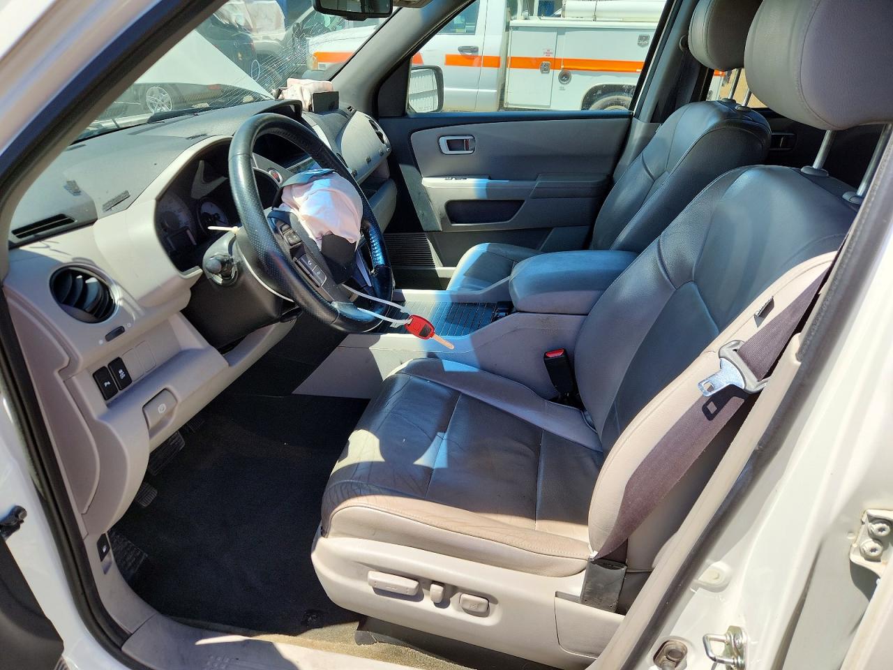 2015 Honda Pilot Touring White vin: 5FNYF3H97FB017894