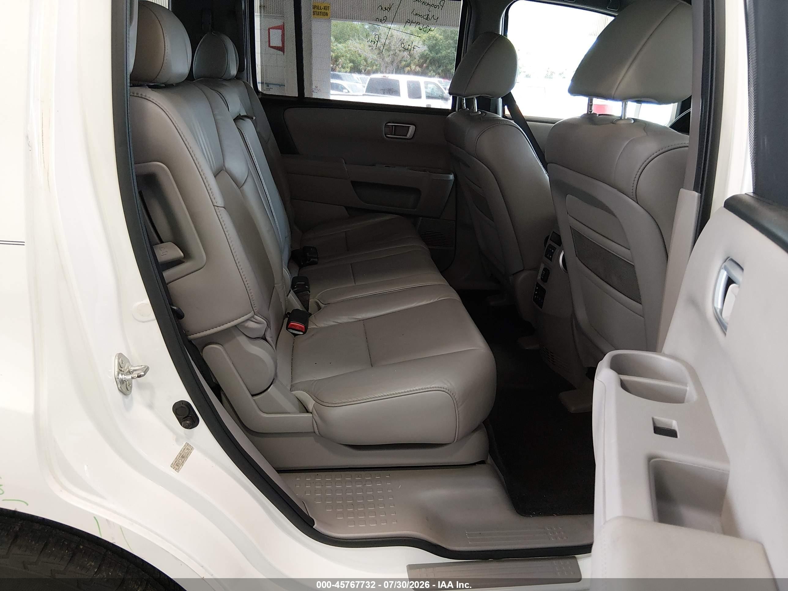 2011 Honda Pilot Touring White vin: 5FNYF3H98BB046198