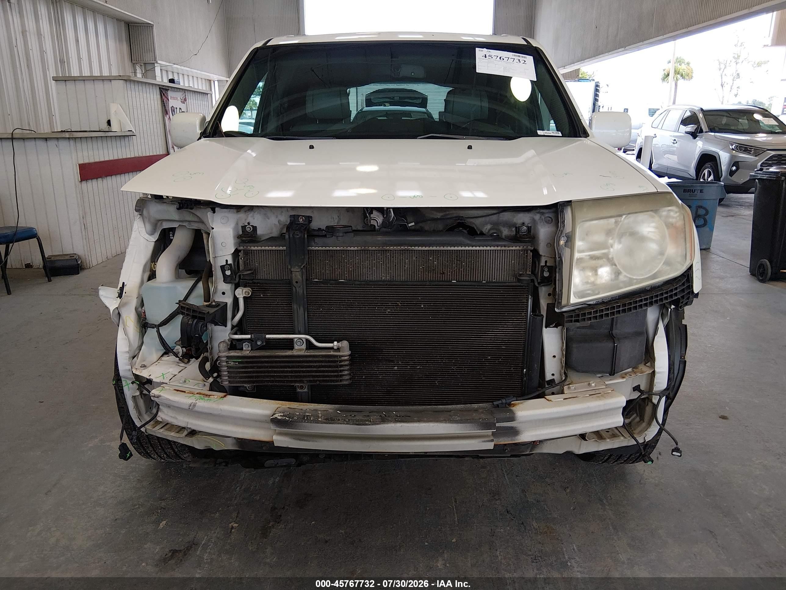 2011 Honda Pilot Touring White vin: 5FNYF3H98BB046198