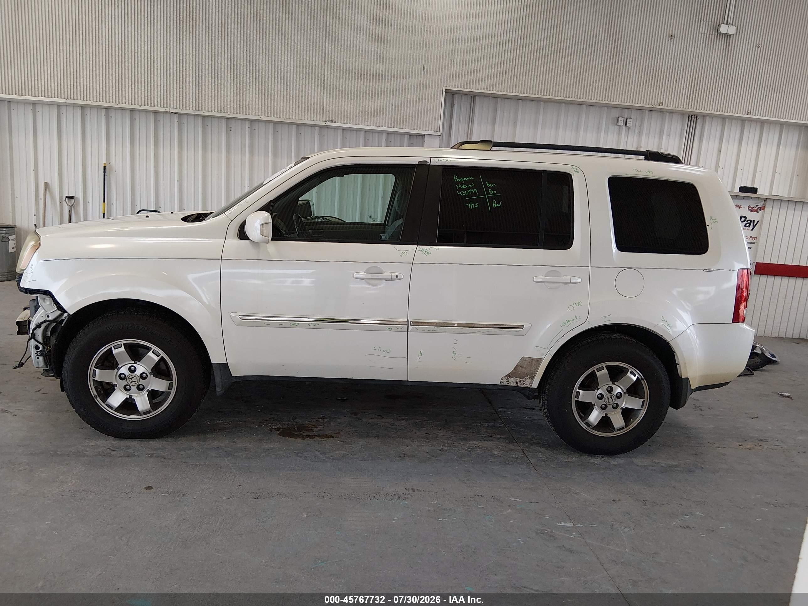 2011 Honda Pilot Touring White vin: 5FNYF3H98BB046198