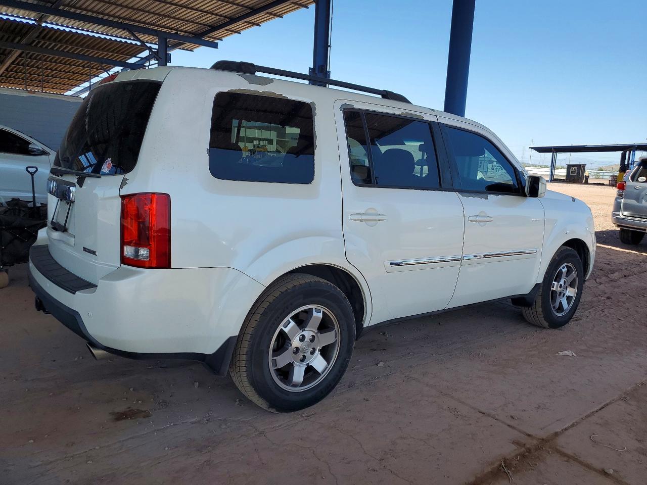 2011 Honda Pilot Touring White vin: 5FNYF3H98BB052003