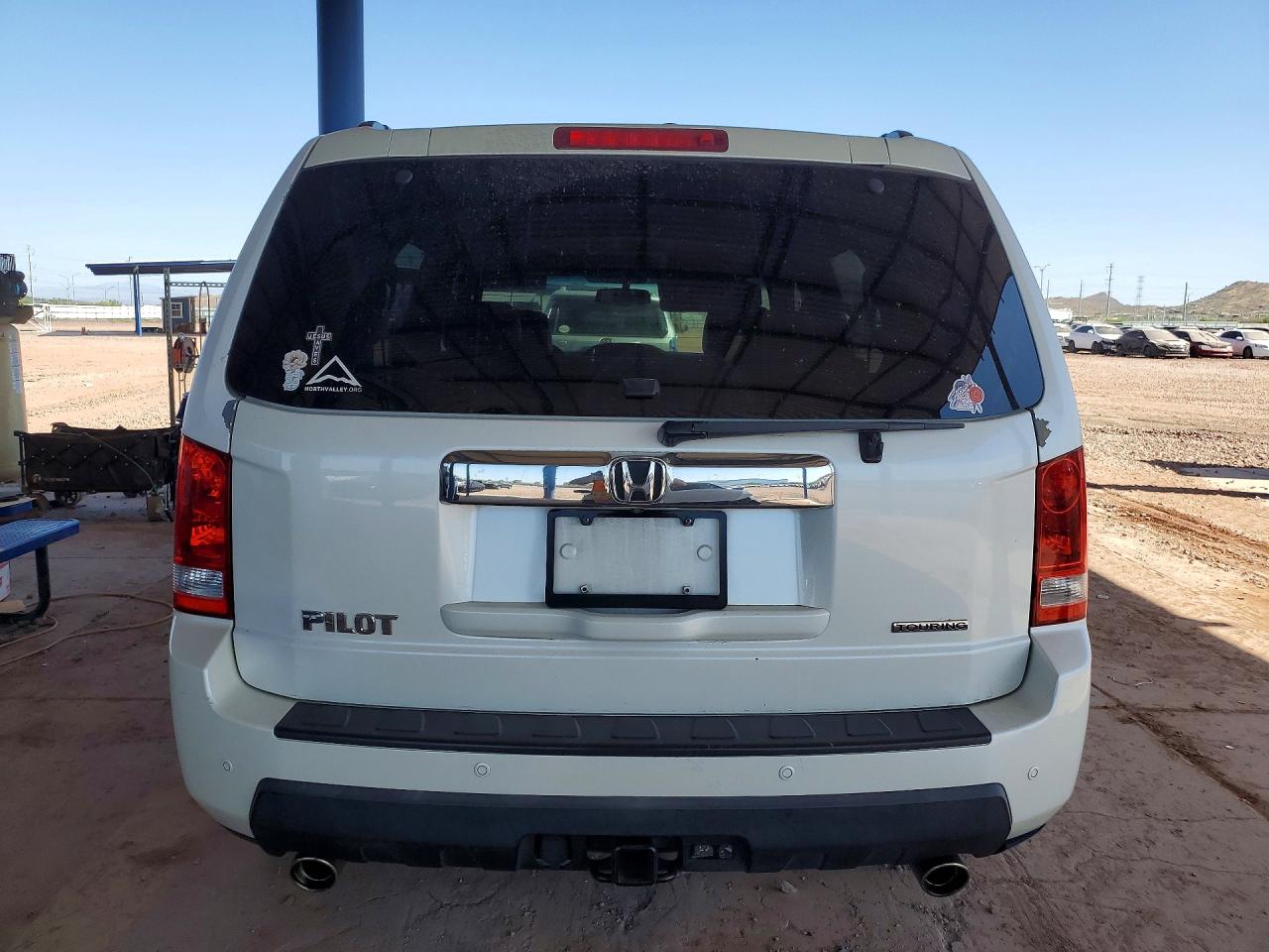2011 Honda Pilot Touring White vin: 5FNYF3H98BB052003