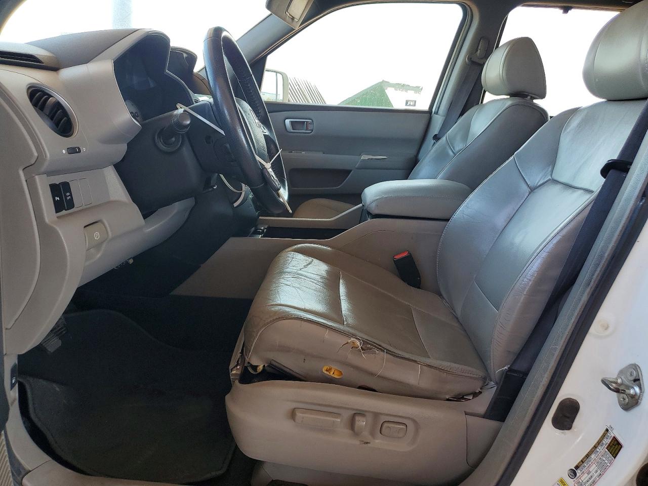 2011 Honda Pilot Touring White vin: 5FNYF3H98BB052003