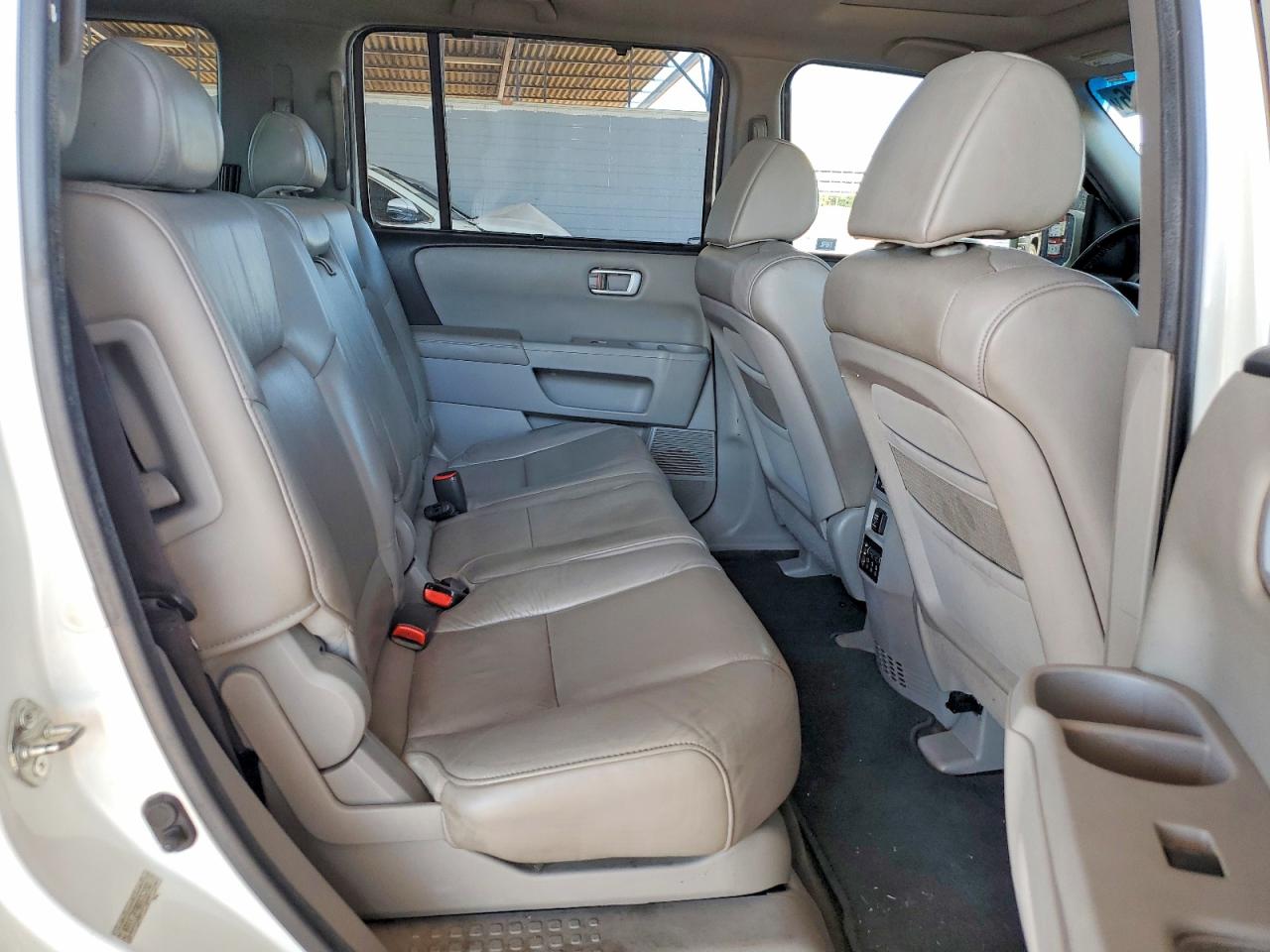 2011 Honda Pilot Touring White vin: 5FNYF3H98BB052003
