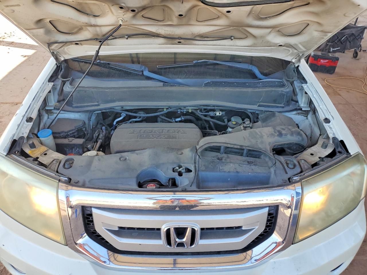 2011 Honda Pilot Touring White vin: 5FNYF3H98BB052003