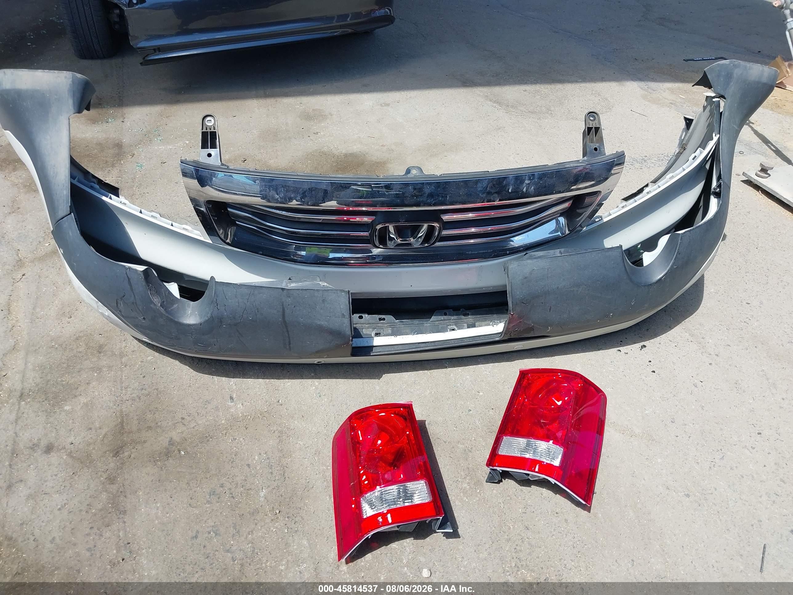 2013 Honda Pilot Touring Белый vin: 5FNYF3H98DB008523