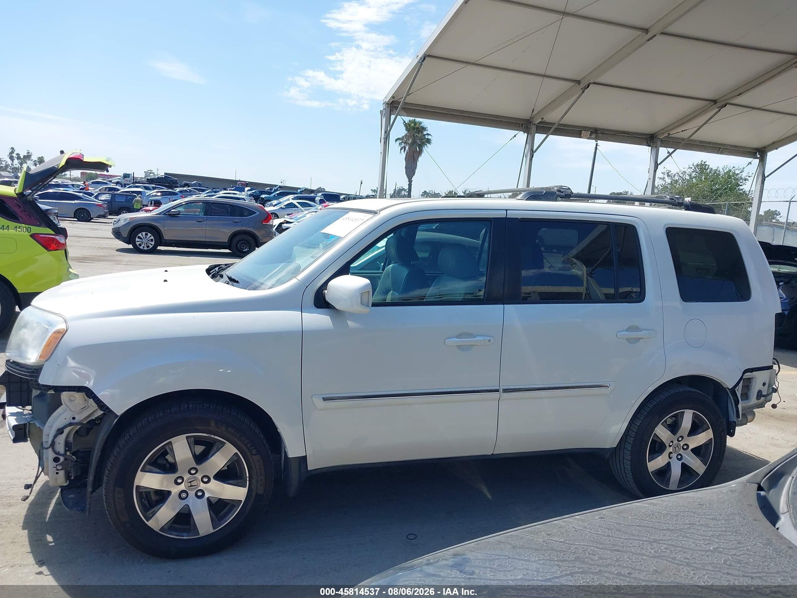 2013 Honda Pilot Touring Белый vin: 5FNYF3H98DB008523