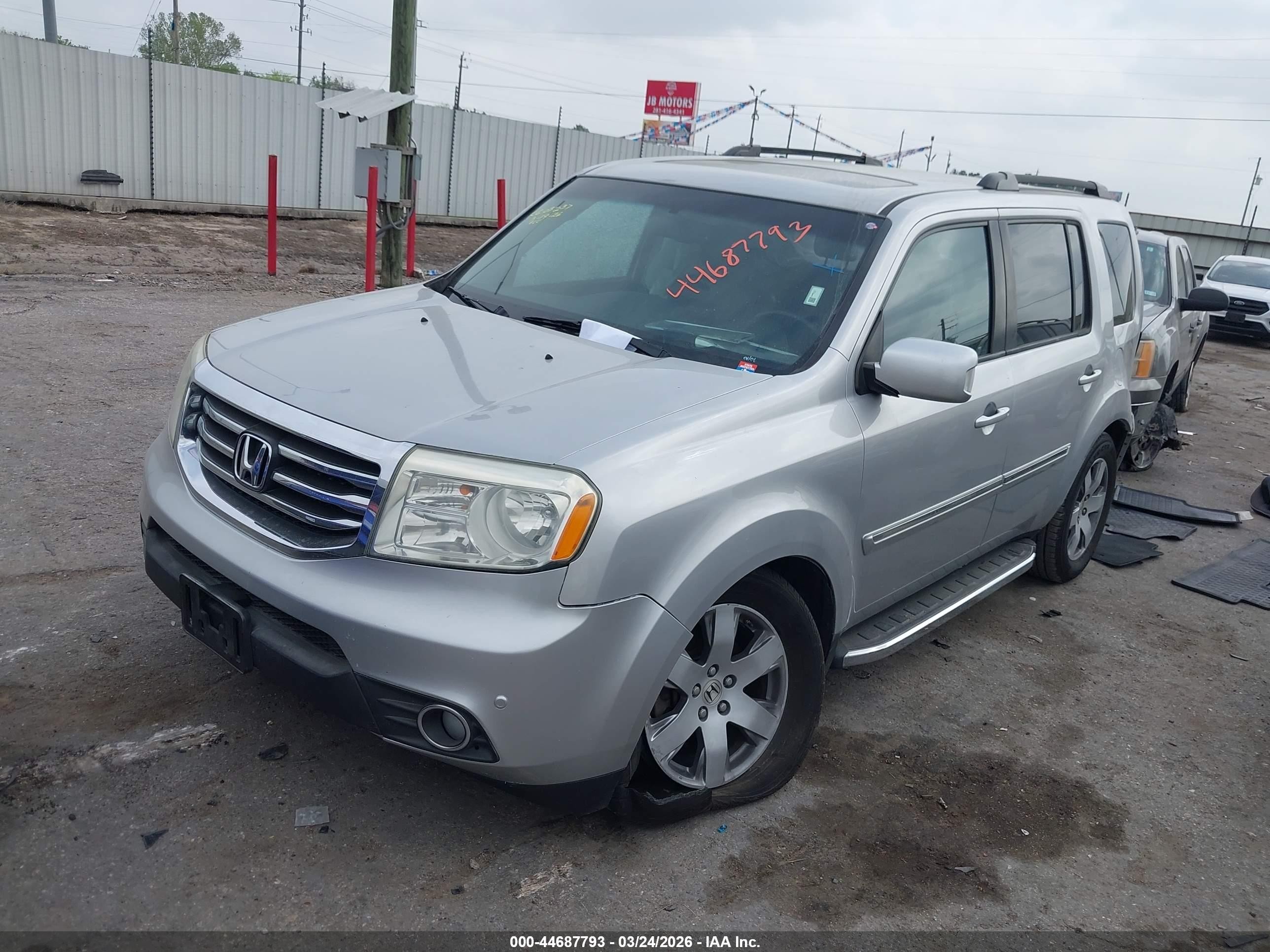 2015 Honda Pilot Touring Silver vin: 5FNYF3H98FB008430