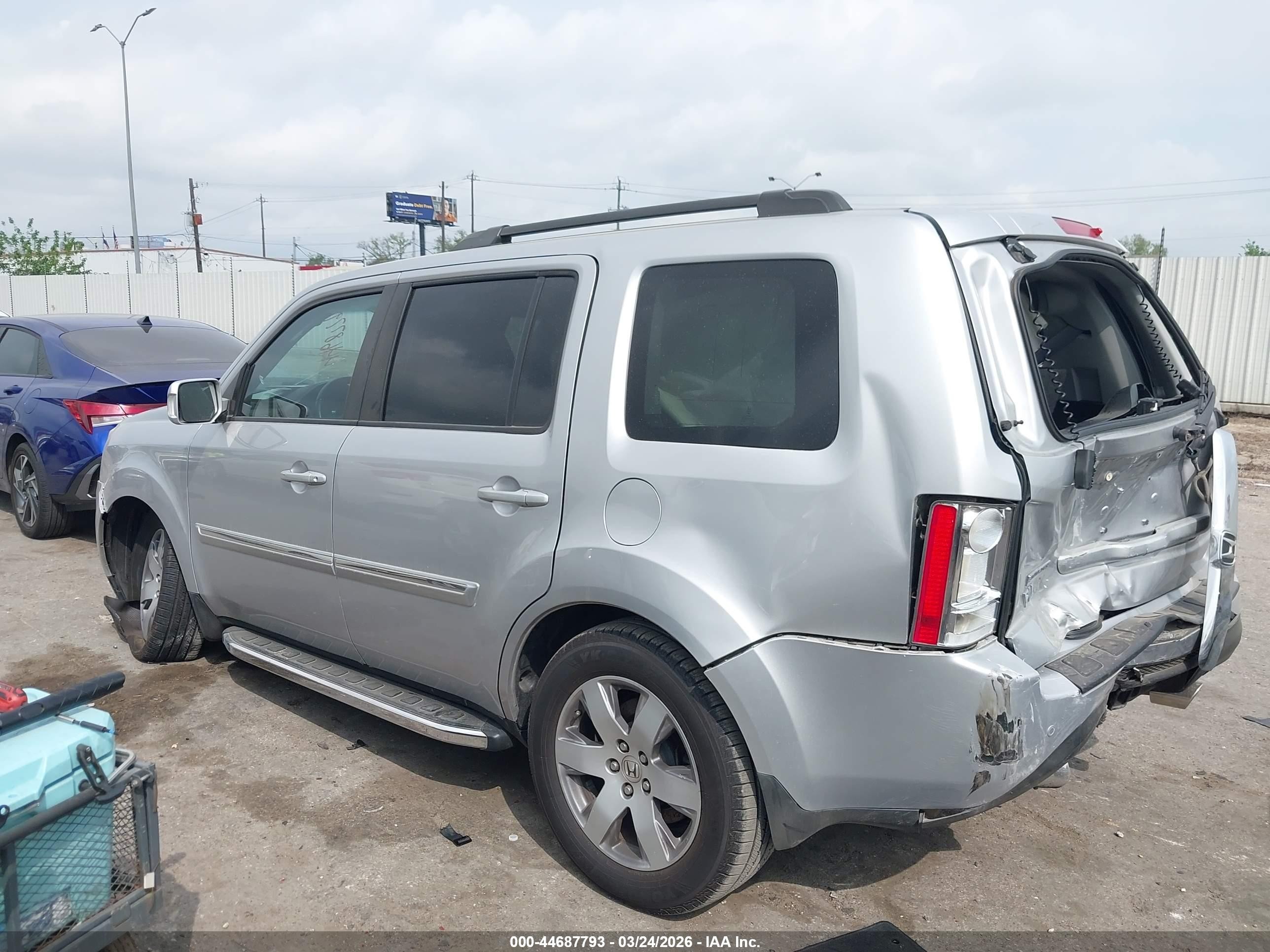 2015 Honda Pilot Touring Silver vin: 5FNYF3H98FB008430