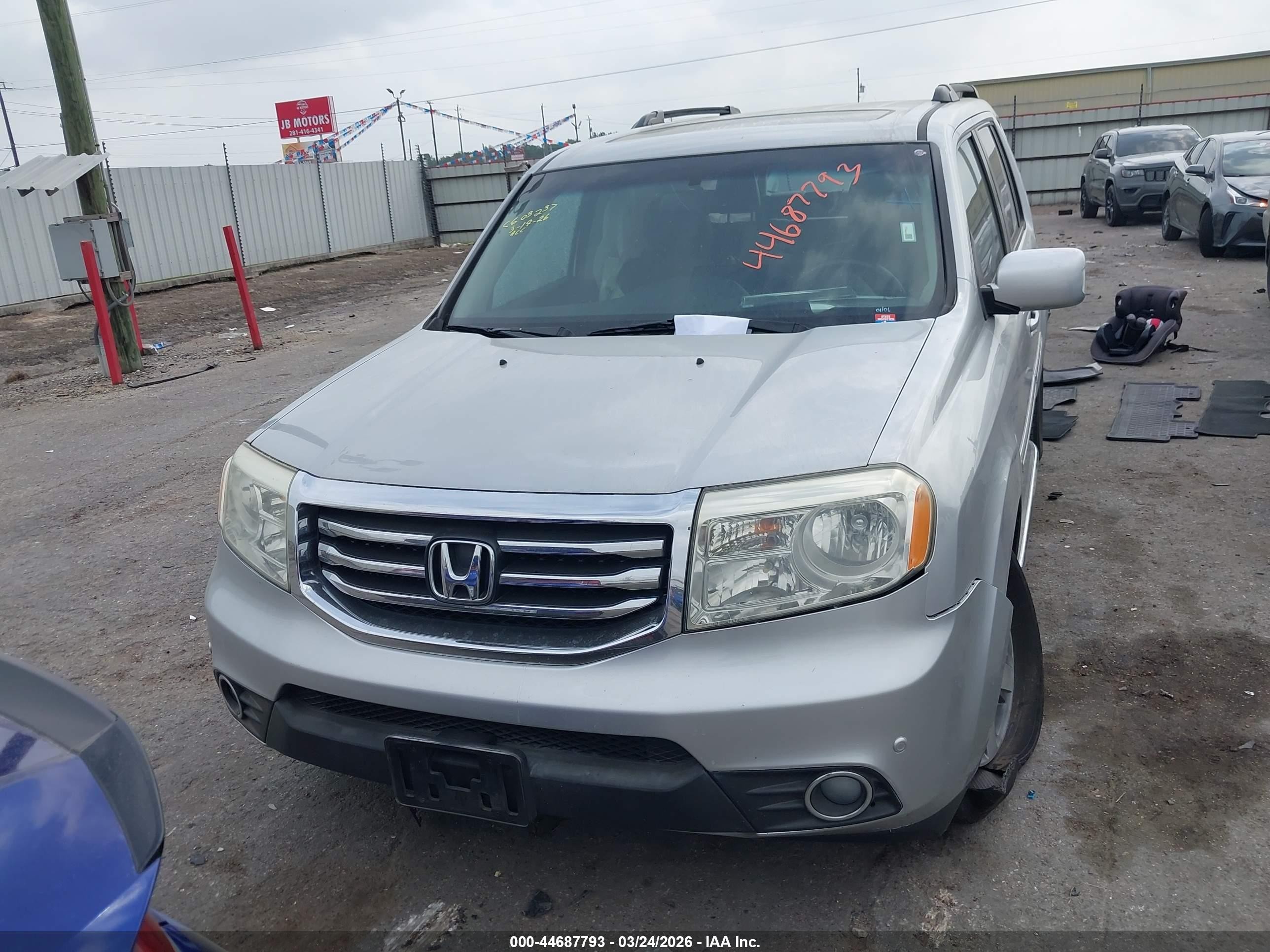 2015 Honda Pilot Touring Silver vin: 5FNYF3H98FB008430