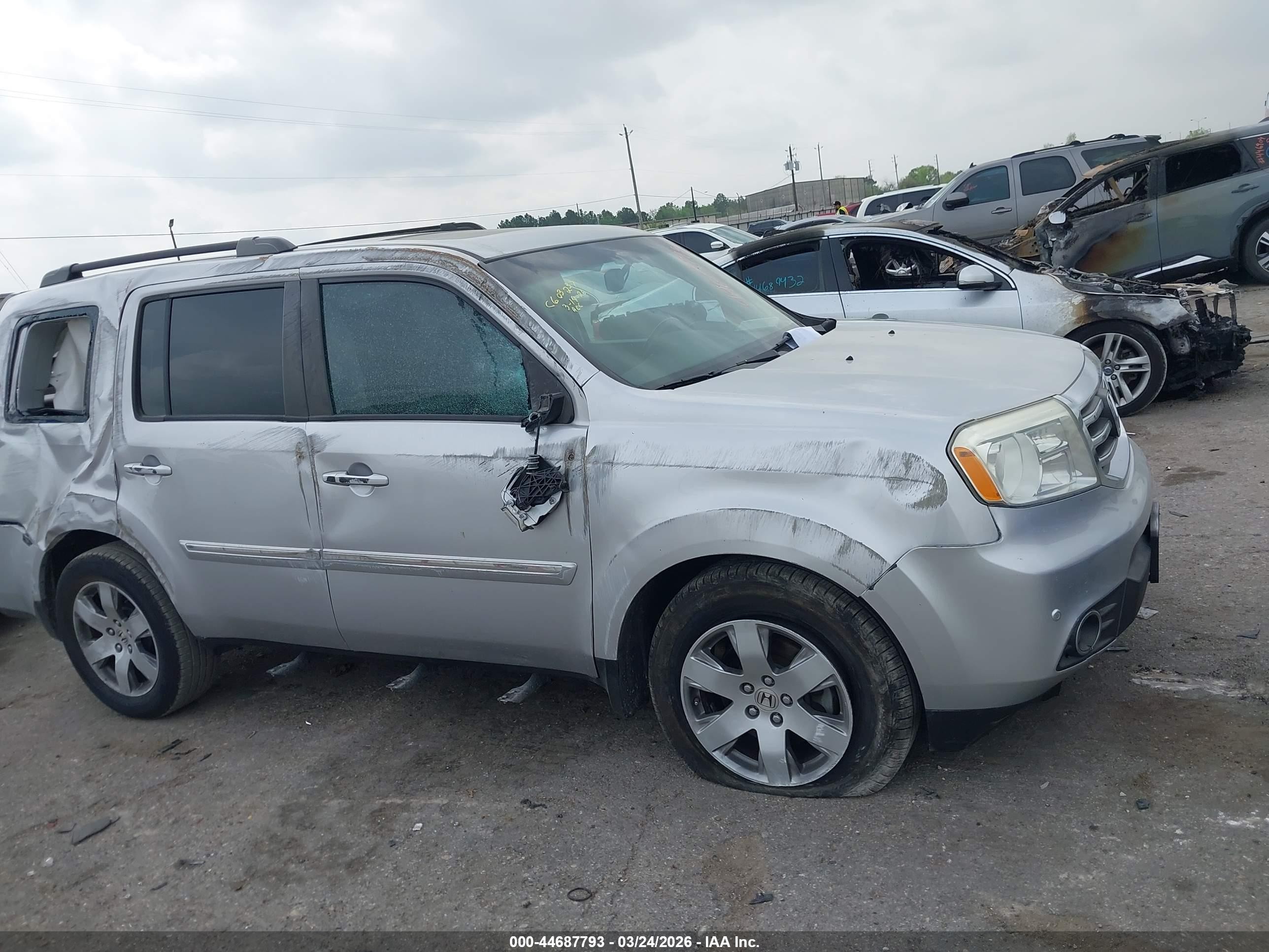 2015 Honda Pilot Touring Silver vin: 5FNYF3H98FB008430