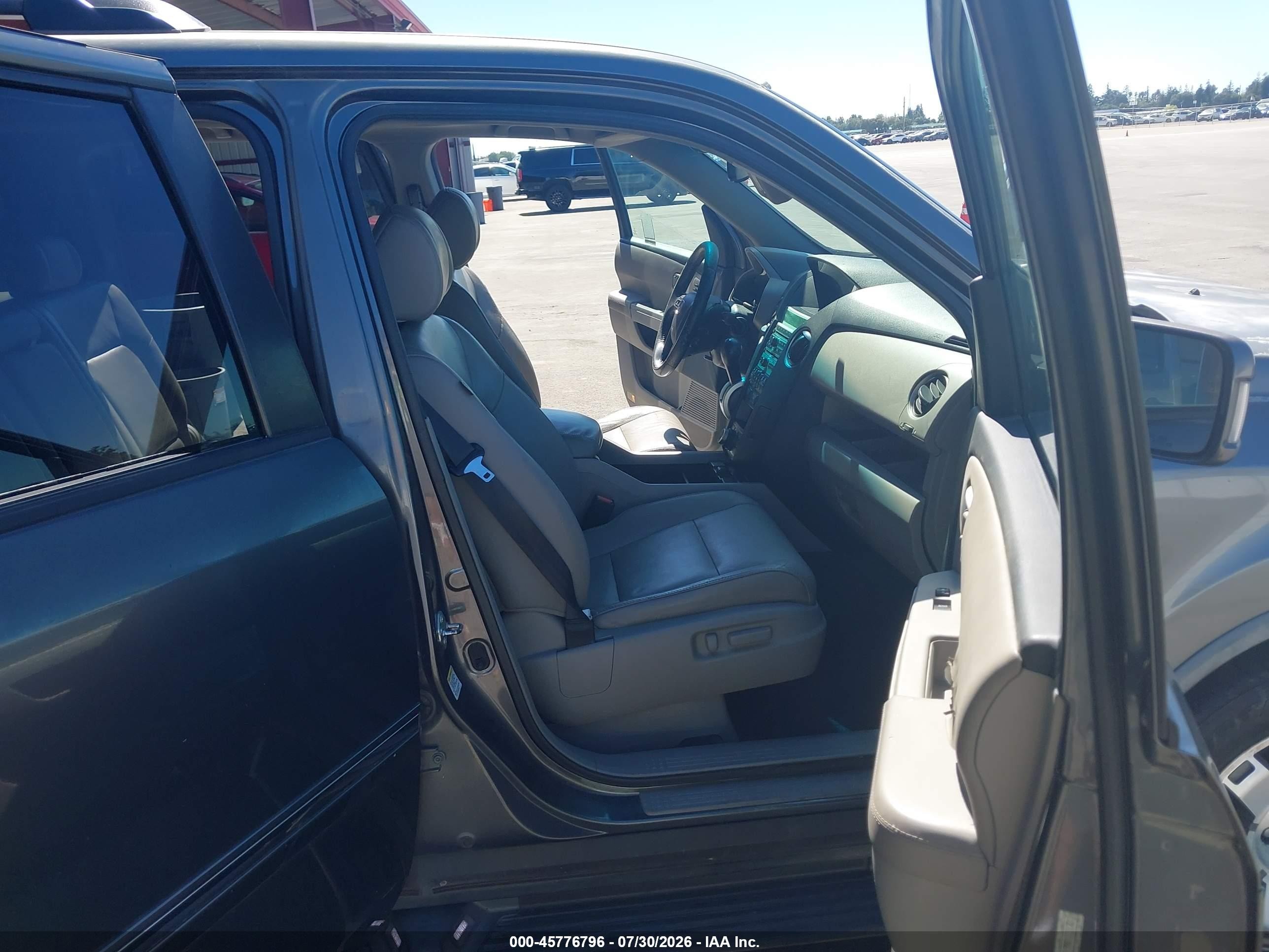 2011 Honda Pilot Touring Gray vin: 5FNYF3H99BB015123