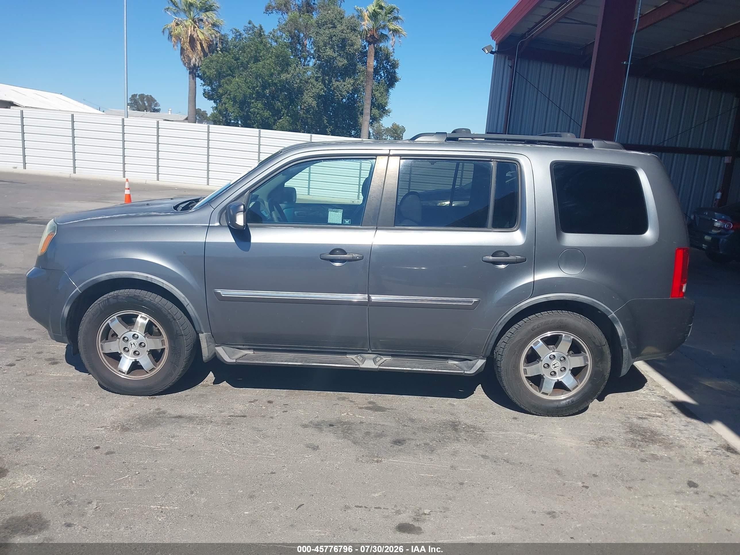 2011 Honda Pilot Touring Gray vin: 5FNYF3H99BB015123