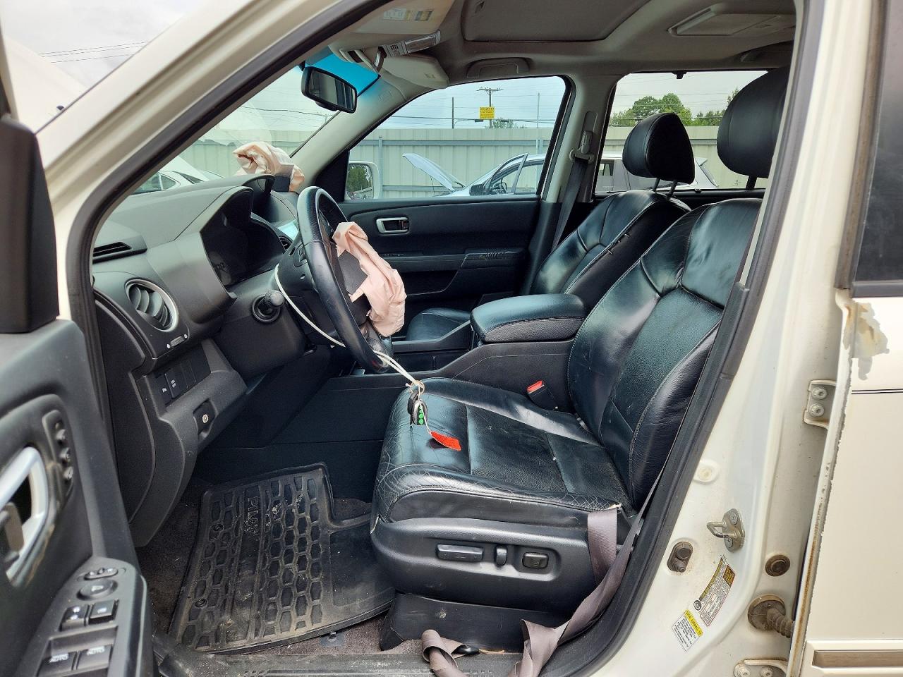 2011 Honda Pilot White vin: 5FNYF3H99BB032357