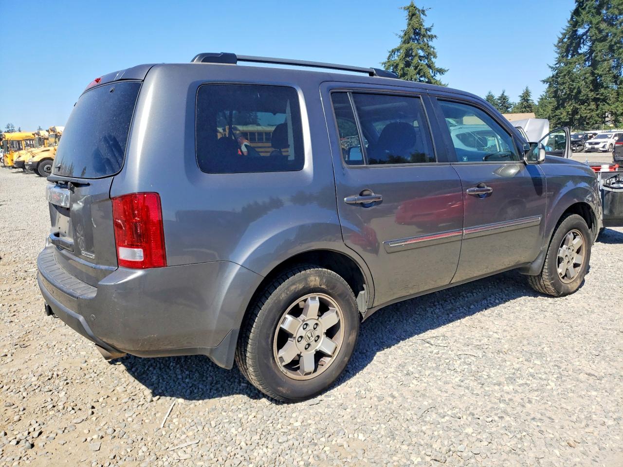 2011 Honda Pilot Touring Silver vin: 5FNYF3H99BB035792