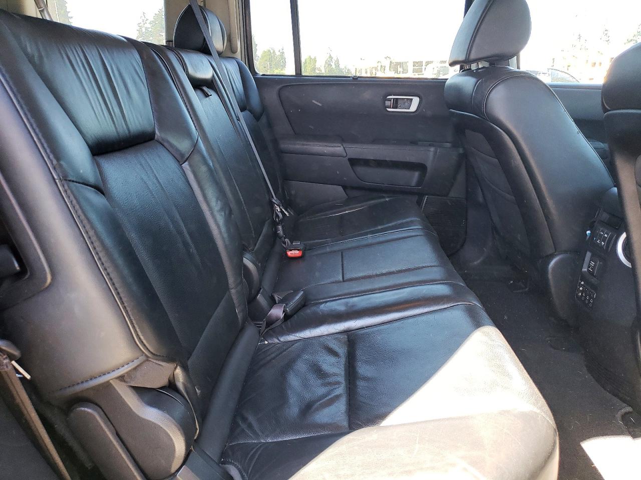 2011 Honda Pilot Touring Silver vin: 5FNYF3H99BB035792