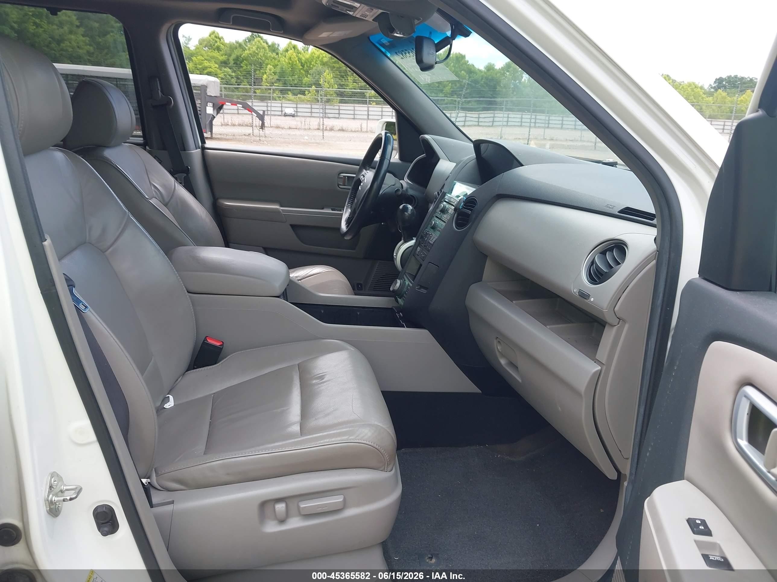 2011 Honda Pilot Touring Белый vin: 5FNYF3H99BB050857