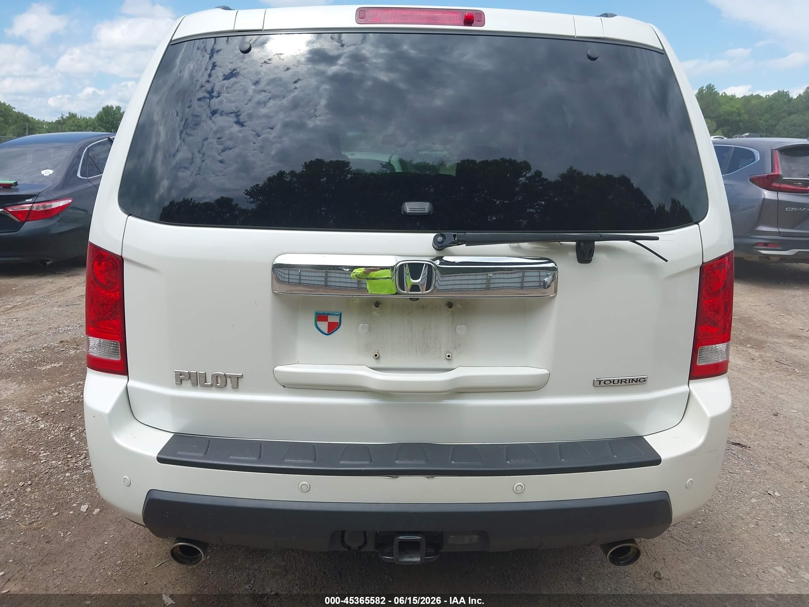 2011 Honda Pilot Touring Белый vin: 5FNYF3H99BB050857