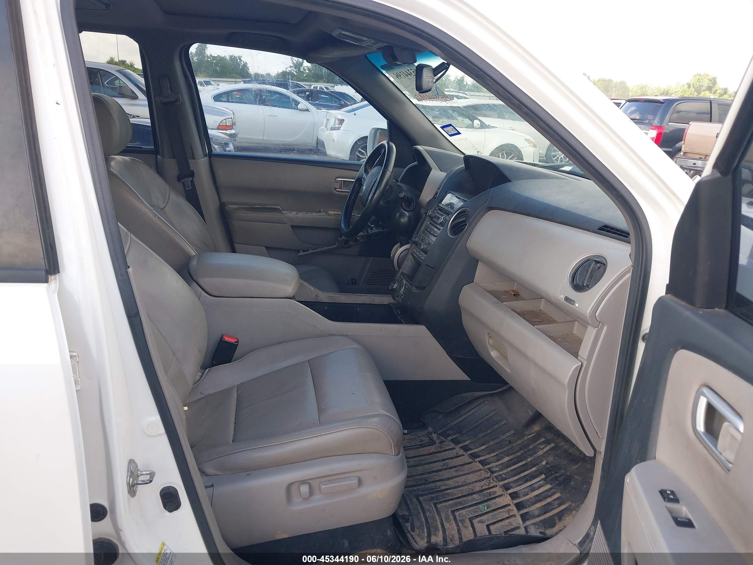 2013 Honda Pilot Touring White vin: 5FNYF3H99DB026383