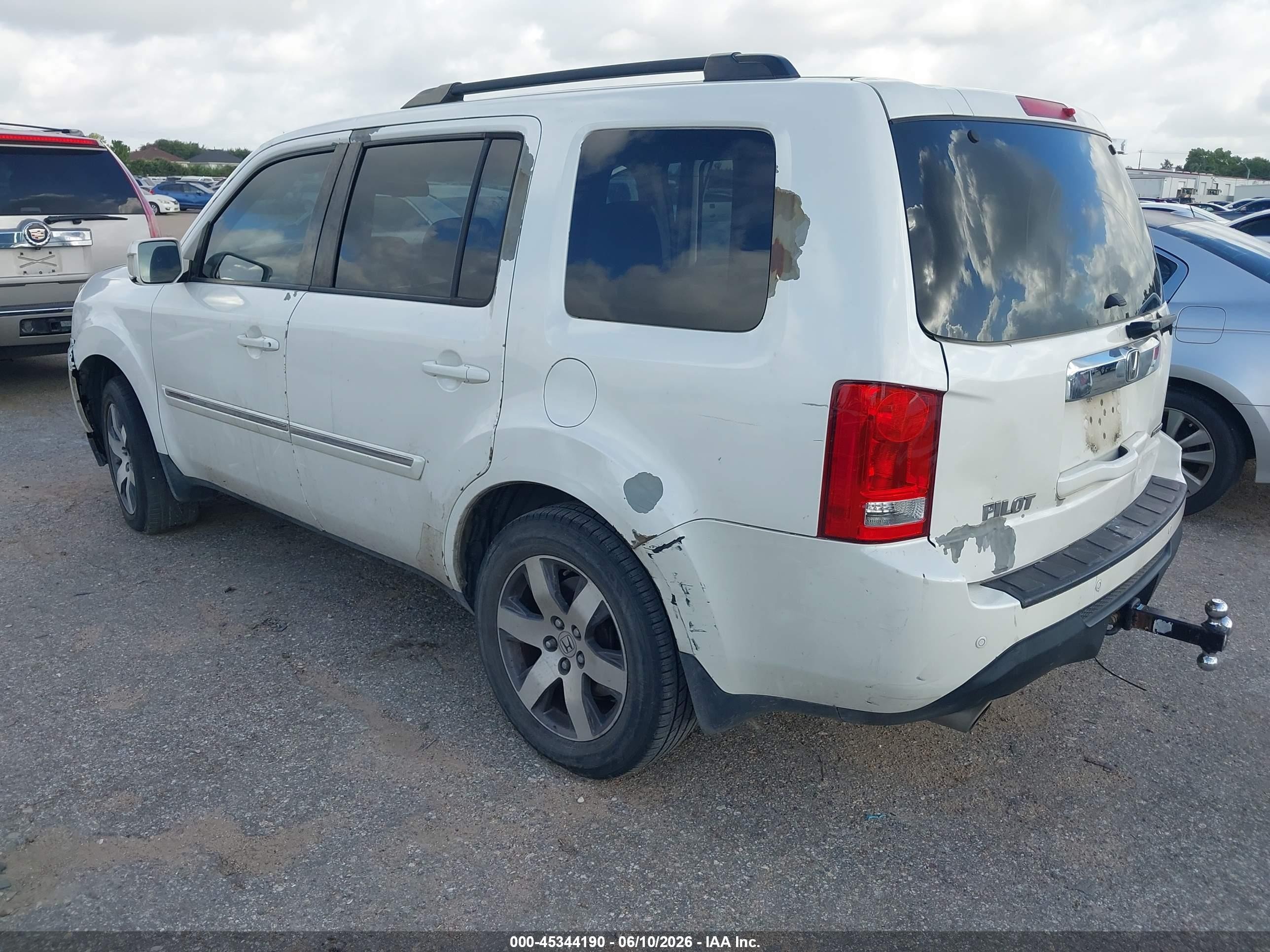 2013 Honda Pilot Touring White vin: 5FNYF3H99DB026383
