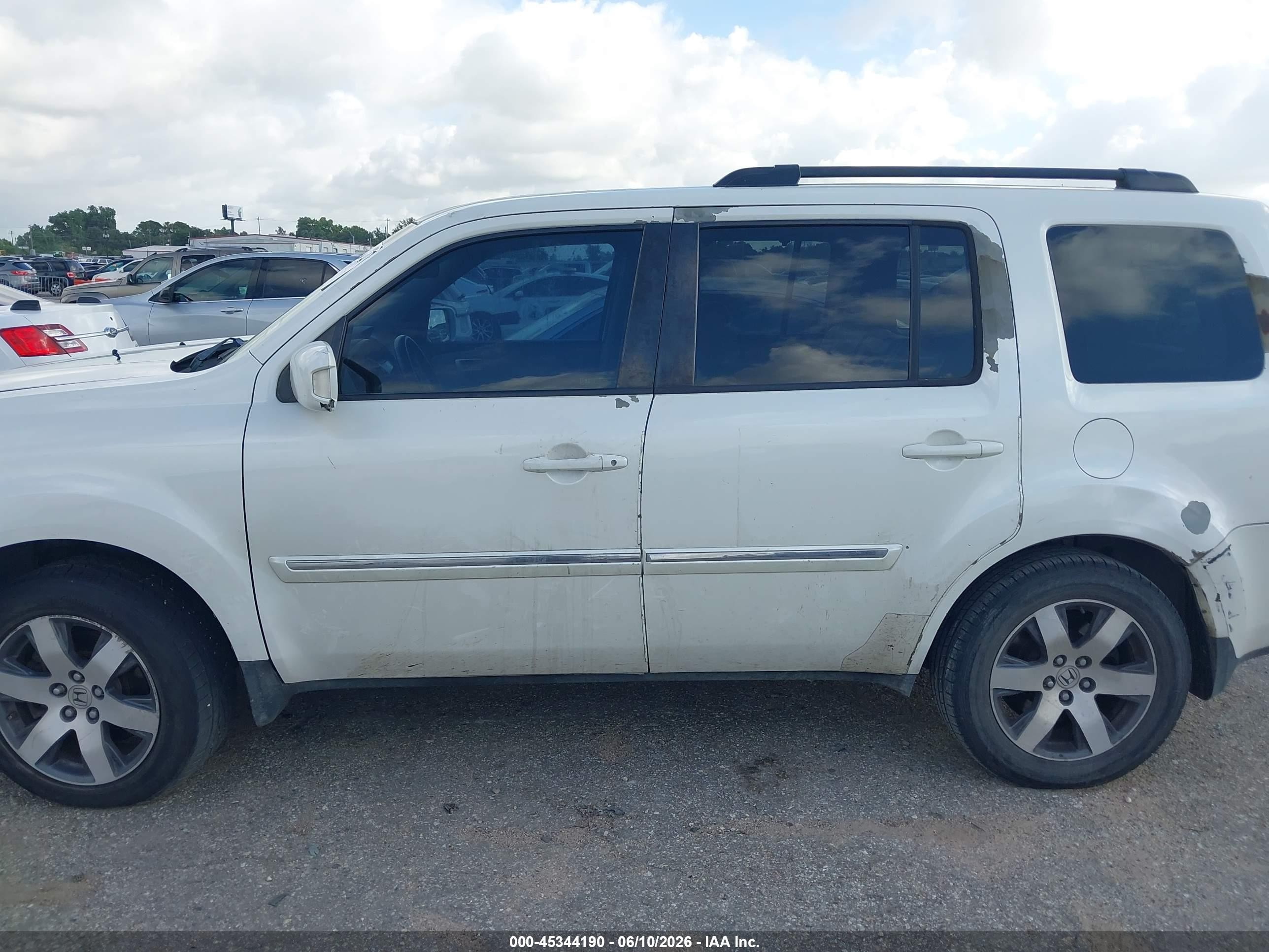 2013 Honda Pilot Touring White vin: 5FNYF3H99DB026383