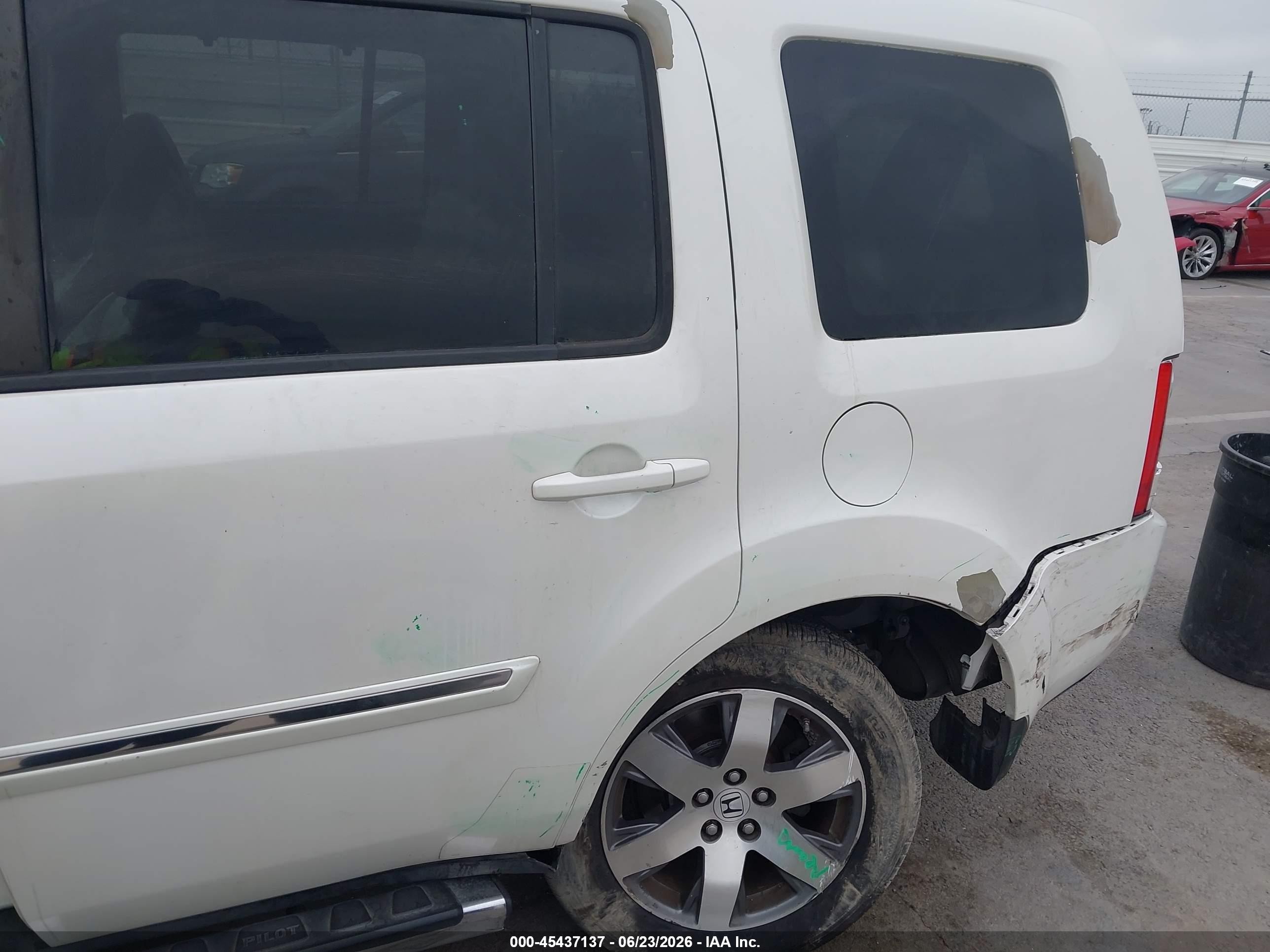 2013 Honda Pilot Touring White vin: 5FNYF3H99DB035150