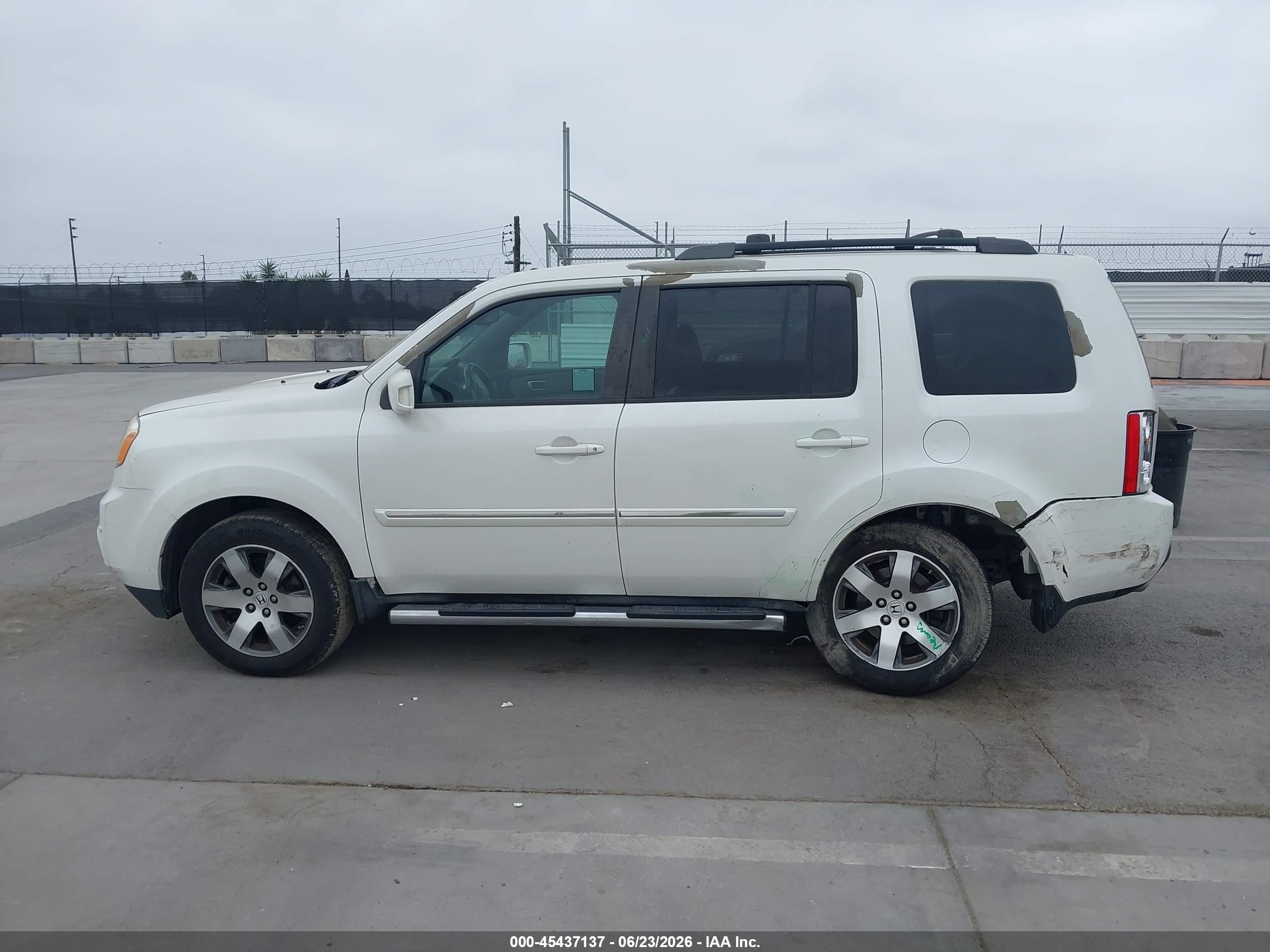 2013 Honda Pilot Touring White vin: 5FNYF3H99DB035150