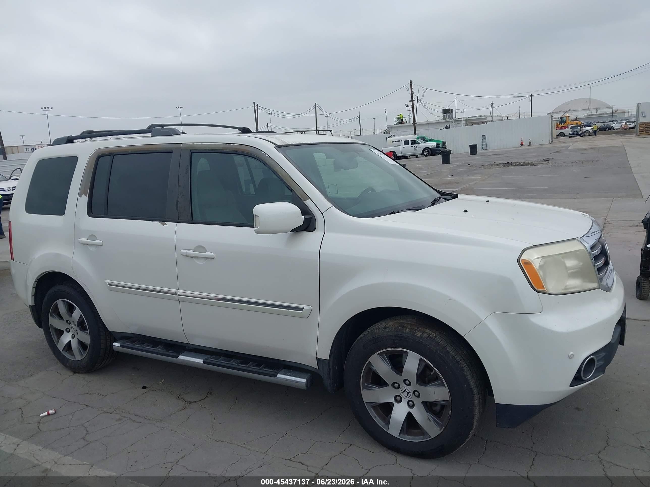 2013 Honda Pilot Touring White vin: 5FNYF3H99DB035150