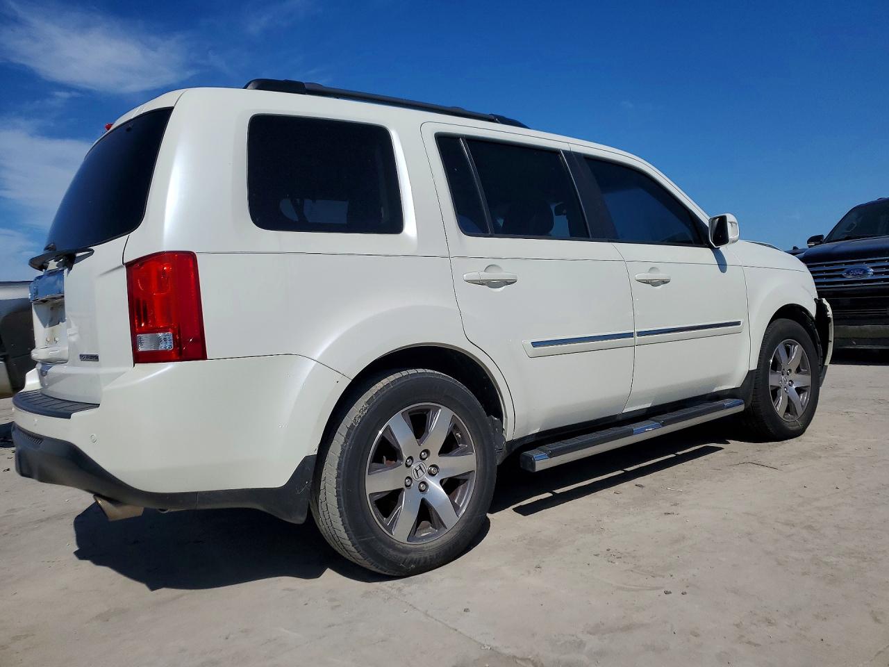 2014 Honda Pilot Touring White vin: 5FNYF3H99EB023713